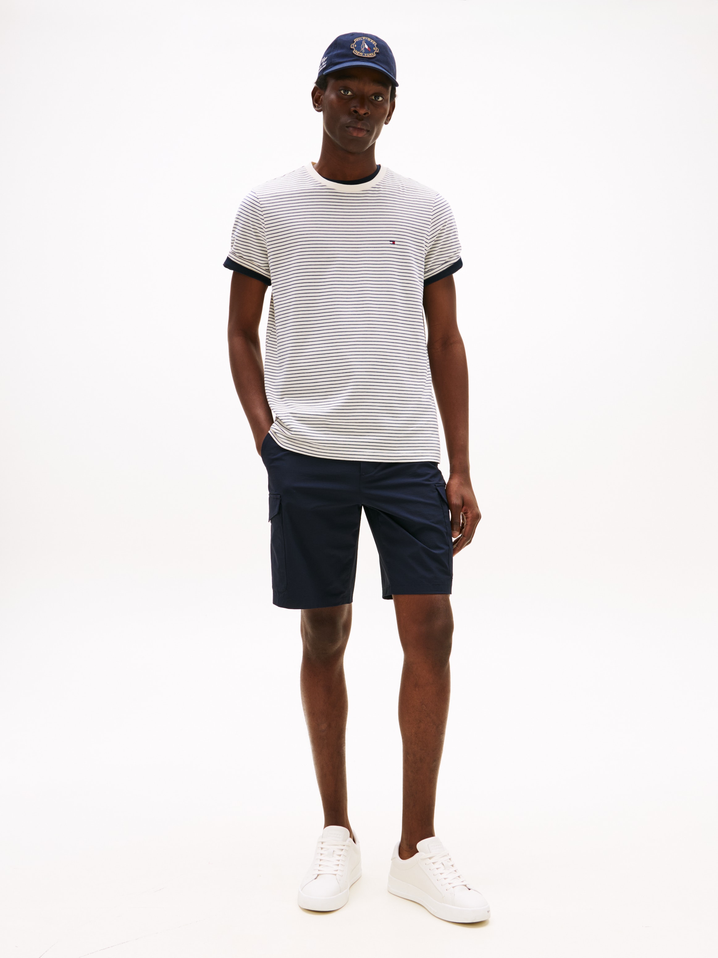 Tommy Hilfiger T-Shirt »ESSENTIAL REG FIT SOLID TEE«, mit Rundhalsausschnitt