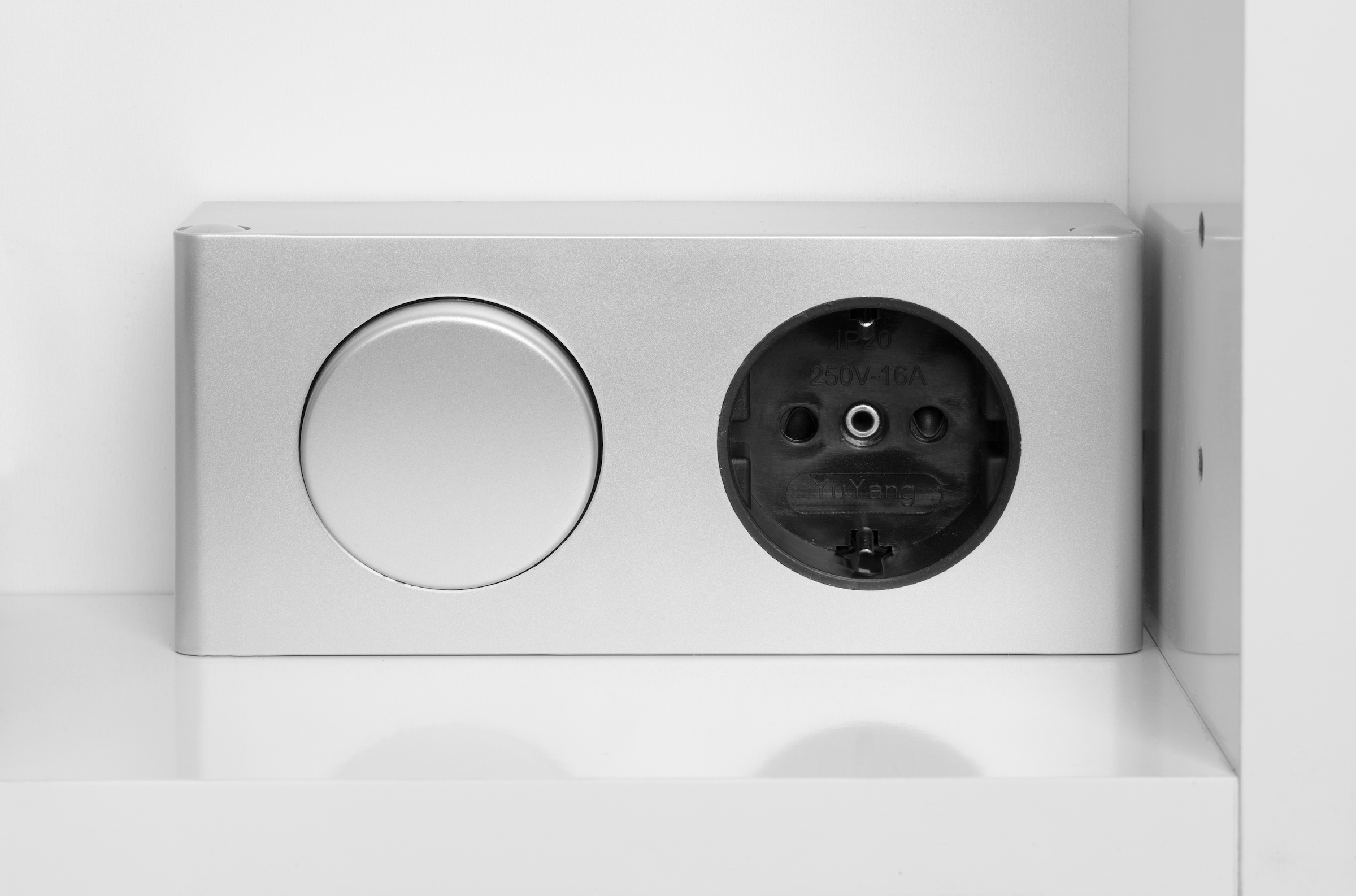 Schildmeyer Spiegelschrank »Profil 16«, Breite 100 cm, 3-türig, LED-Beleuchtung, Schalter-/Steckdosenbox