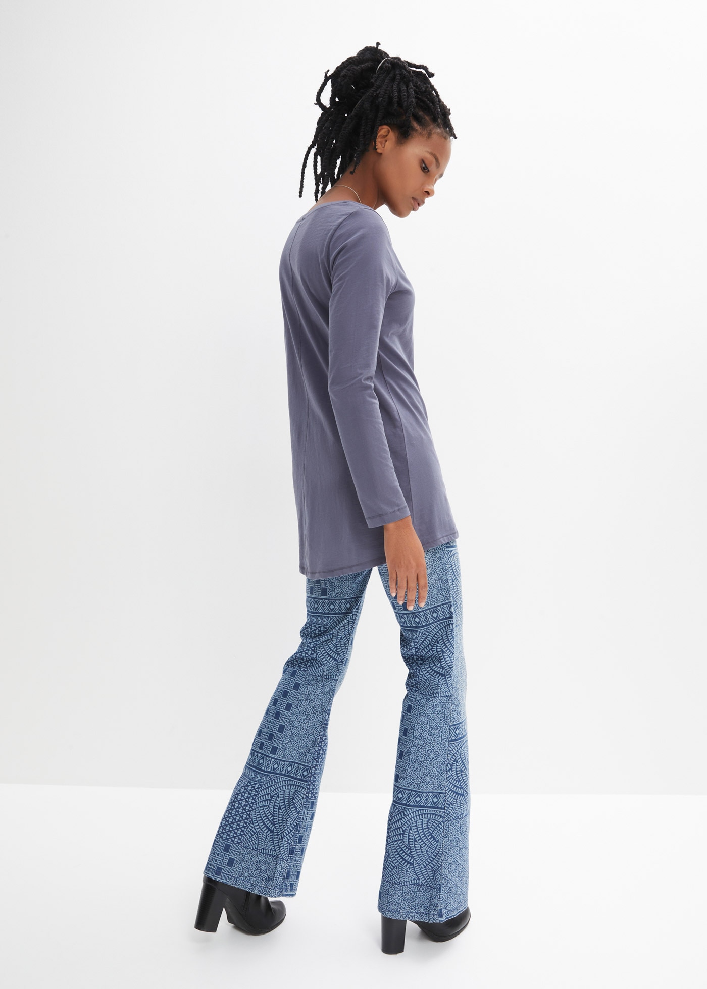 bonprix Langarmshirt »Langarmshirt aus reiner Baumwolle« lockere Passform, Langarm-Design, abgerundeter Saum, aus Baumwolle