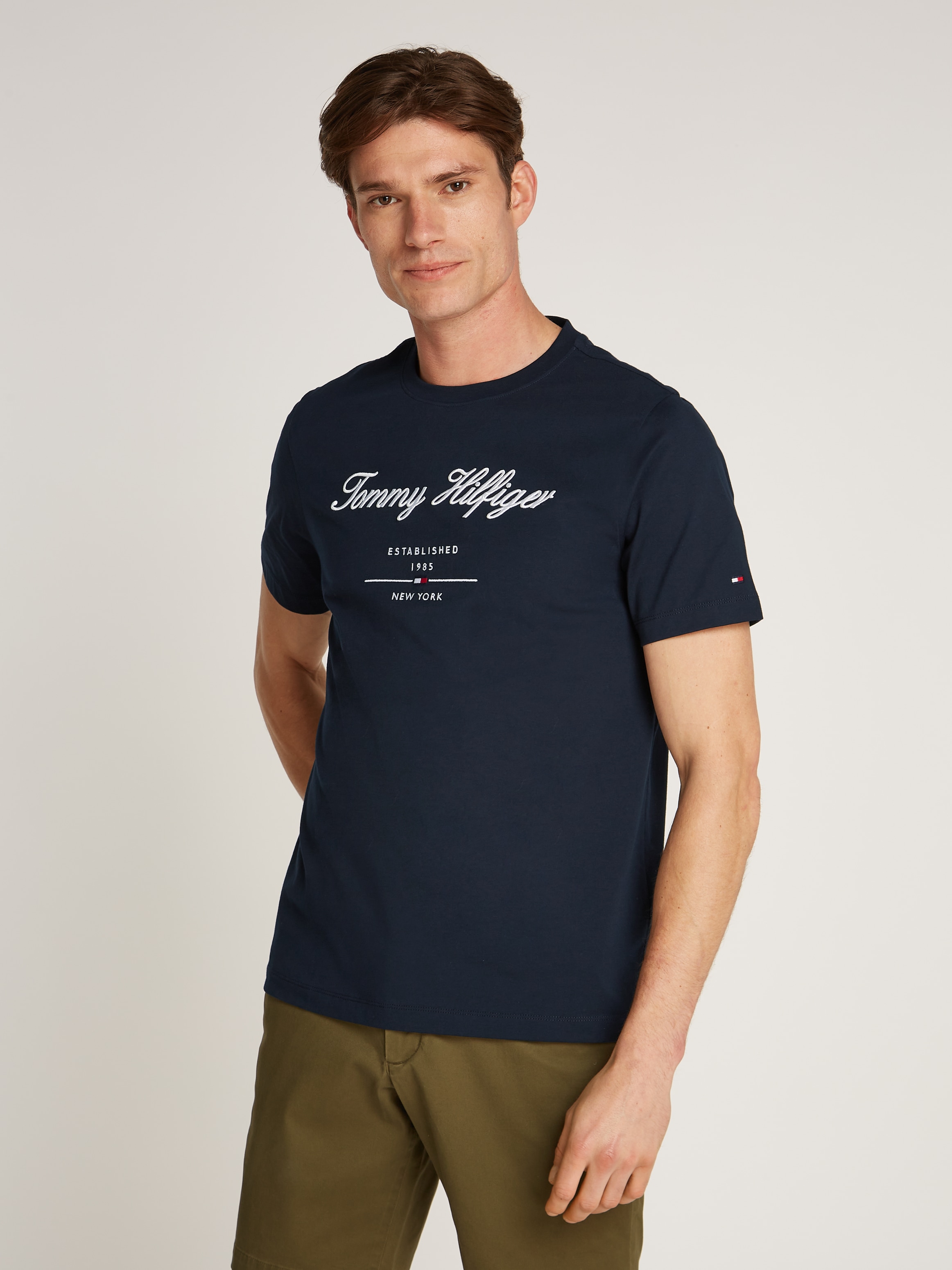 Tommy Hilfiger »SCRIPT LOGO TEE« mit aufgesticktem Logo
