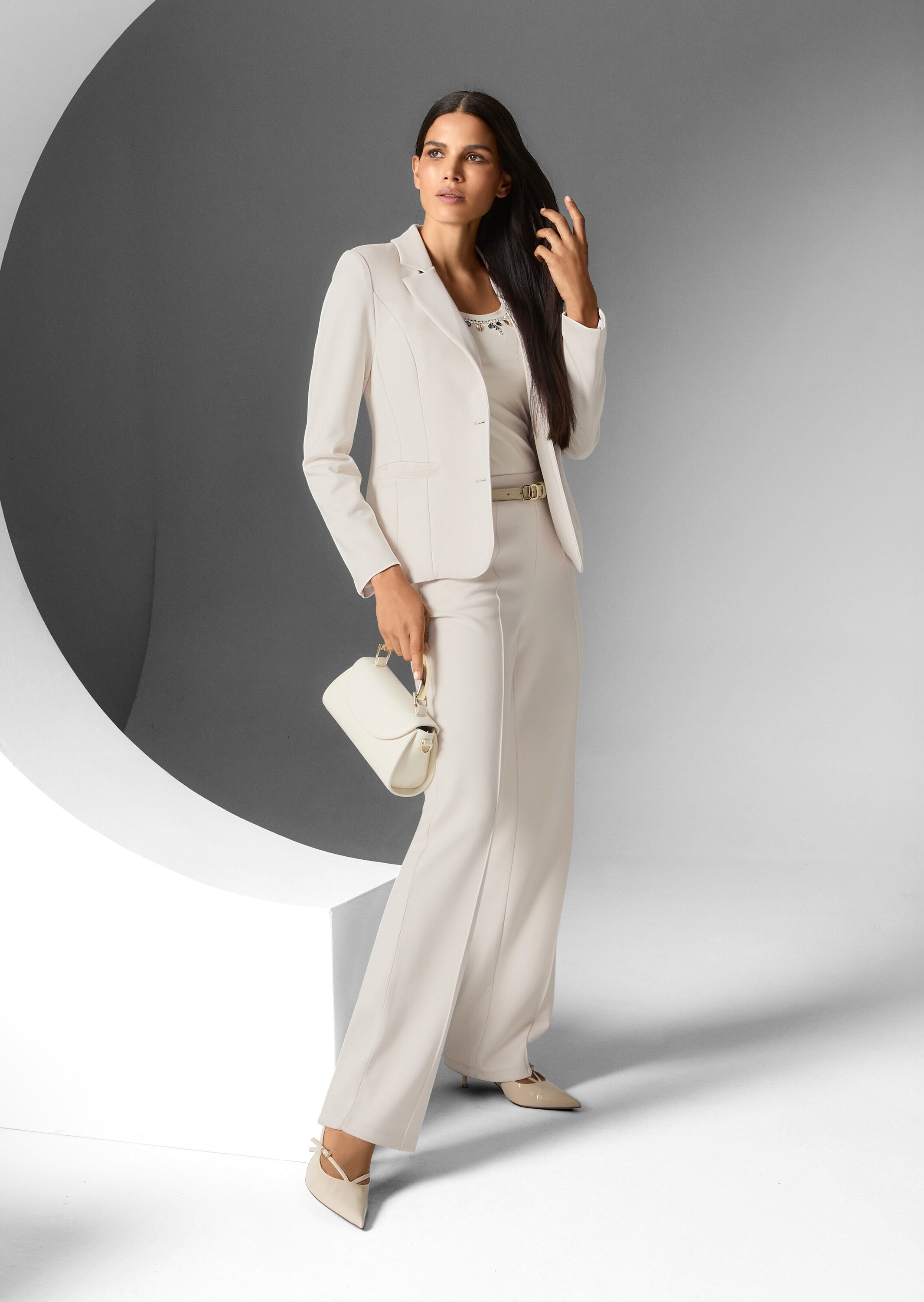 MADELEINE Kurzarmshirt »Shirt Elegantes Oberteil mit Schmucksteinen«