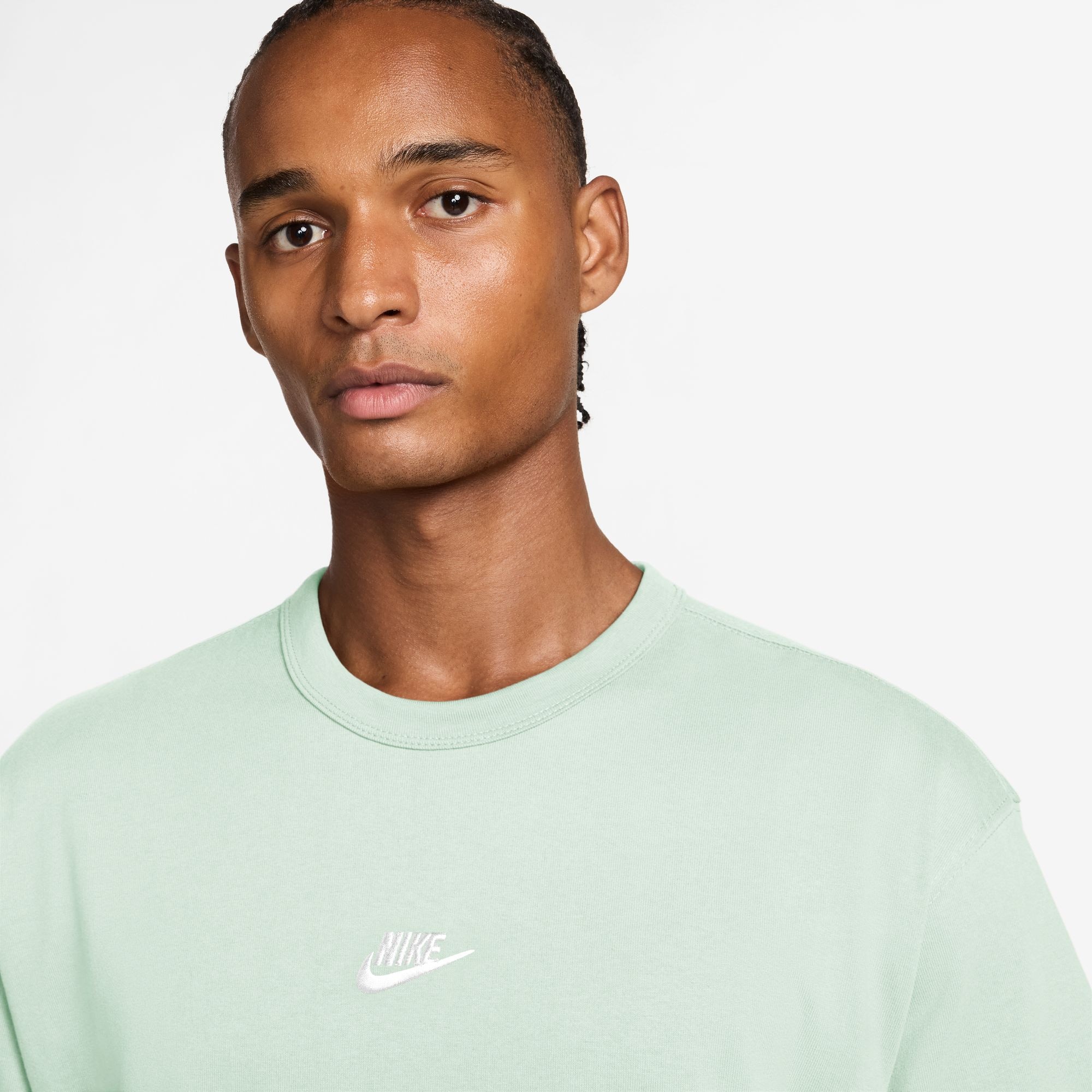 Nike Sportswear T-Shirt »M NSW TEE LSE PREM ESS SUST« aus Baumwolle, auch in großen Größen