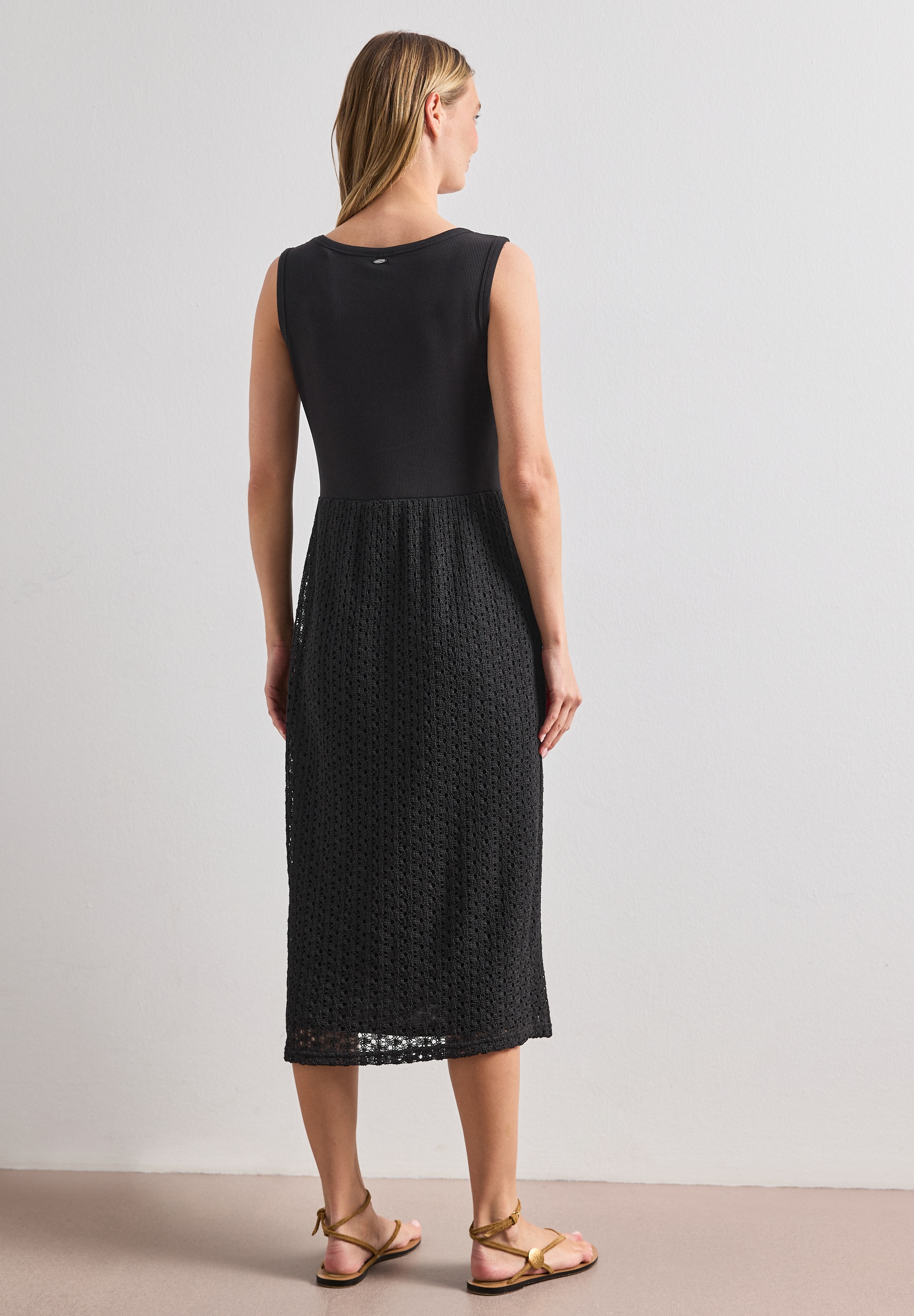STREET ONE Midikleid Ohne Taschen Ärmelloses Sommerkleid mit Rock aus Spitze