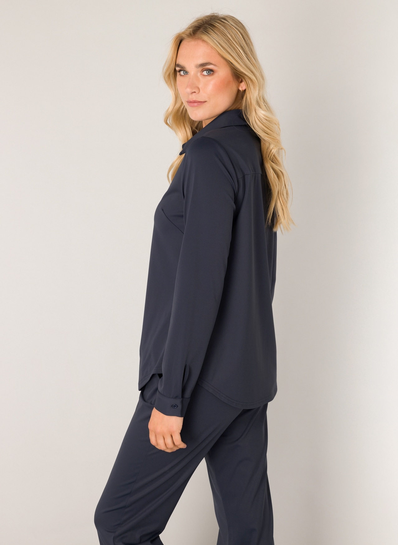 Base Level Langarmbluse »Tamara«, mit Stretch und Knopfleiste