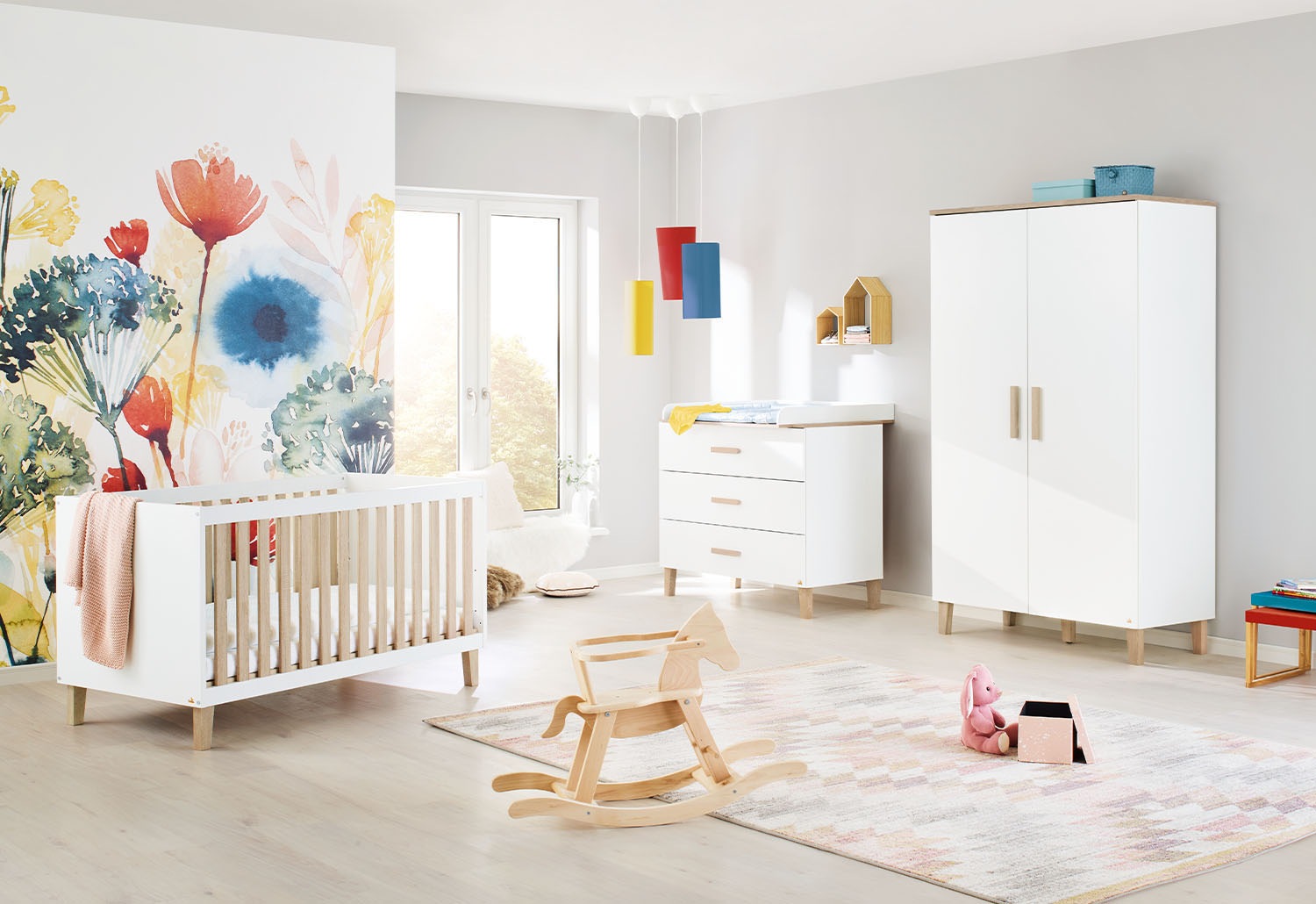 Pinolino® Babyzimmer-Komplettset »Lumi«, (Set, 3 St.), breit; mit Kinderbett, 2-trg. Schrank und Wickelkommode; Made in Europe