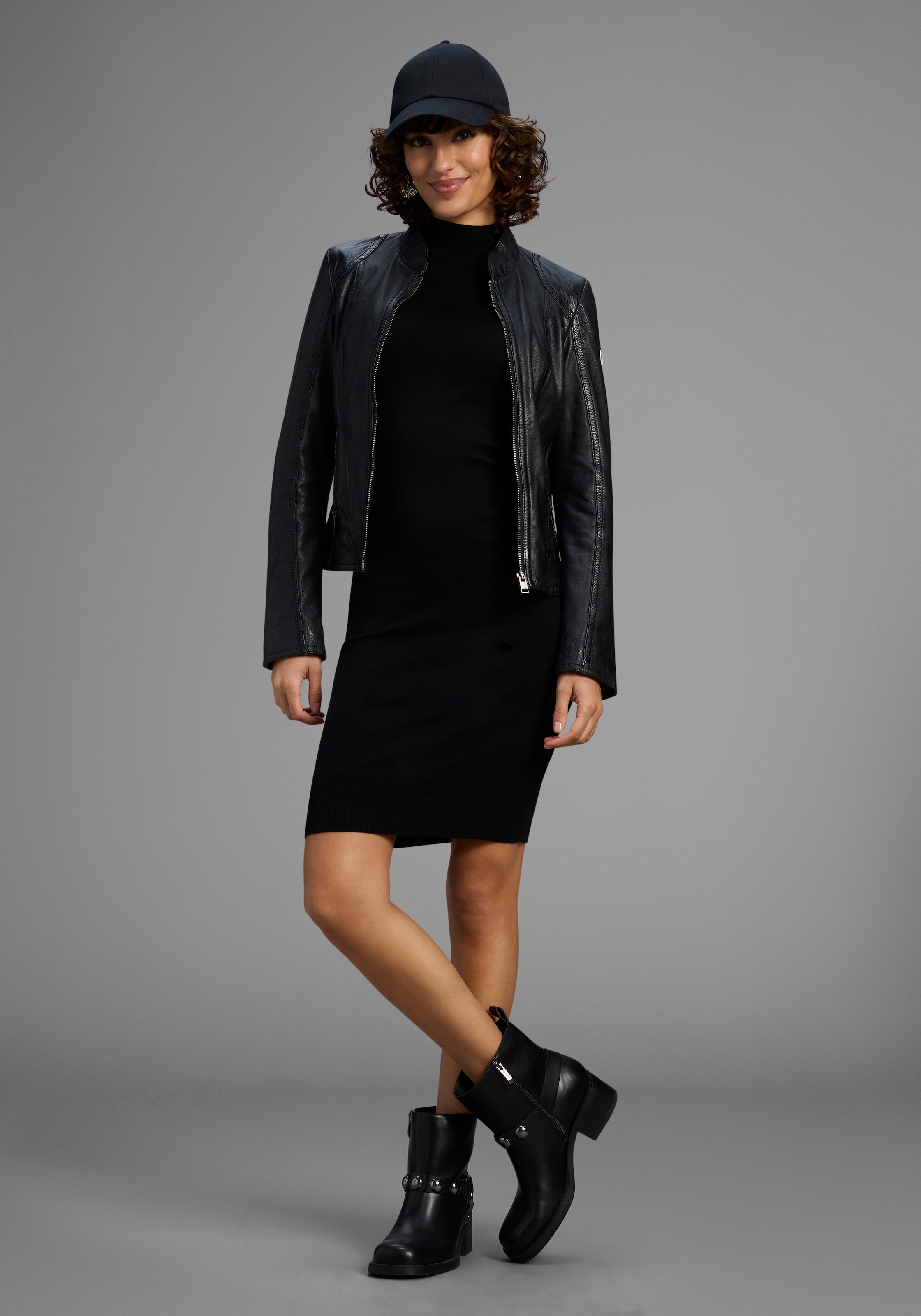 Bruno Banani Strickkleid Ohne Taschen mit edlem Kontraststreifen