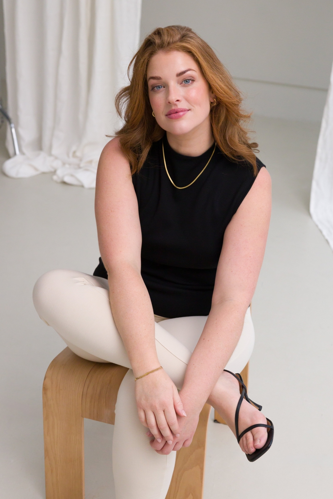 Base Level Curvy Ripptanktop mit hochgeschlossenem Kragen, ärmellos