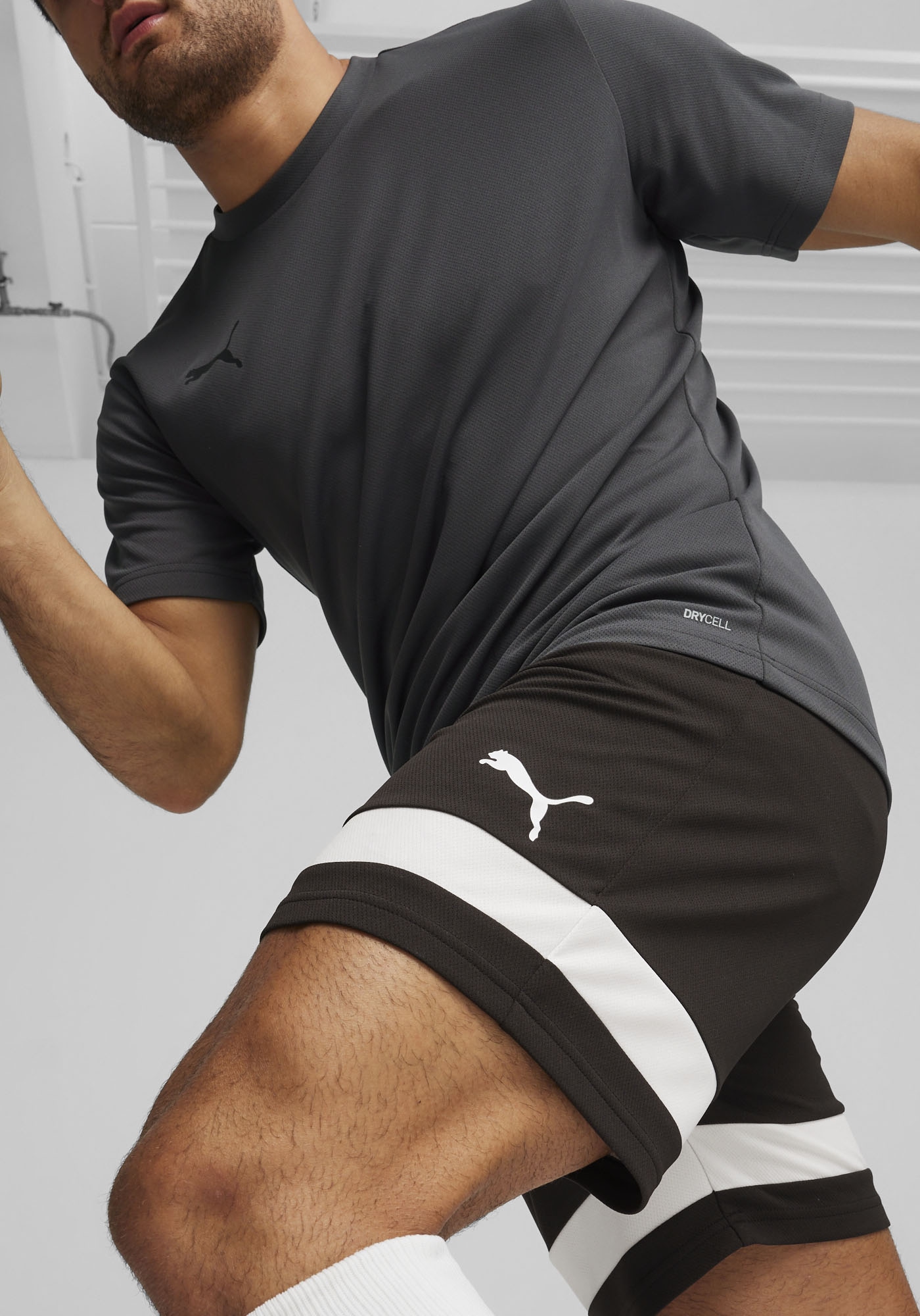 PUMA Trainingsshorts »INDIVIDUALRISE SHORTS«  mit atmungsaktiven Mesh-Einsätzen, feuchtigkeitsableitendes Material