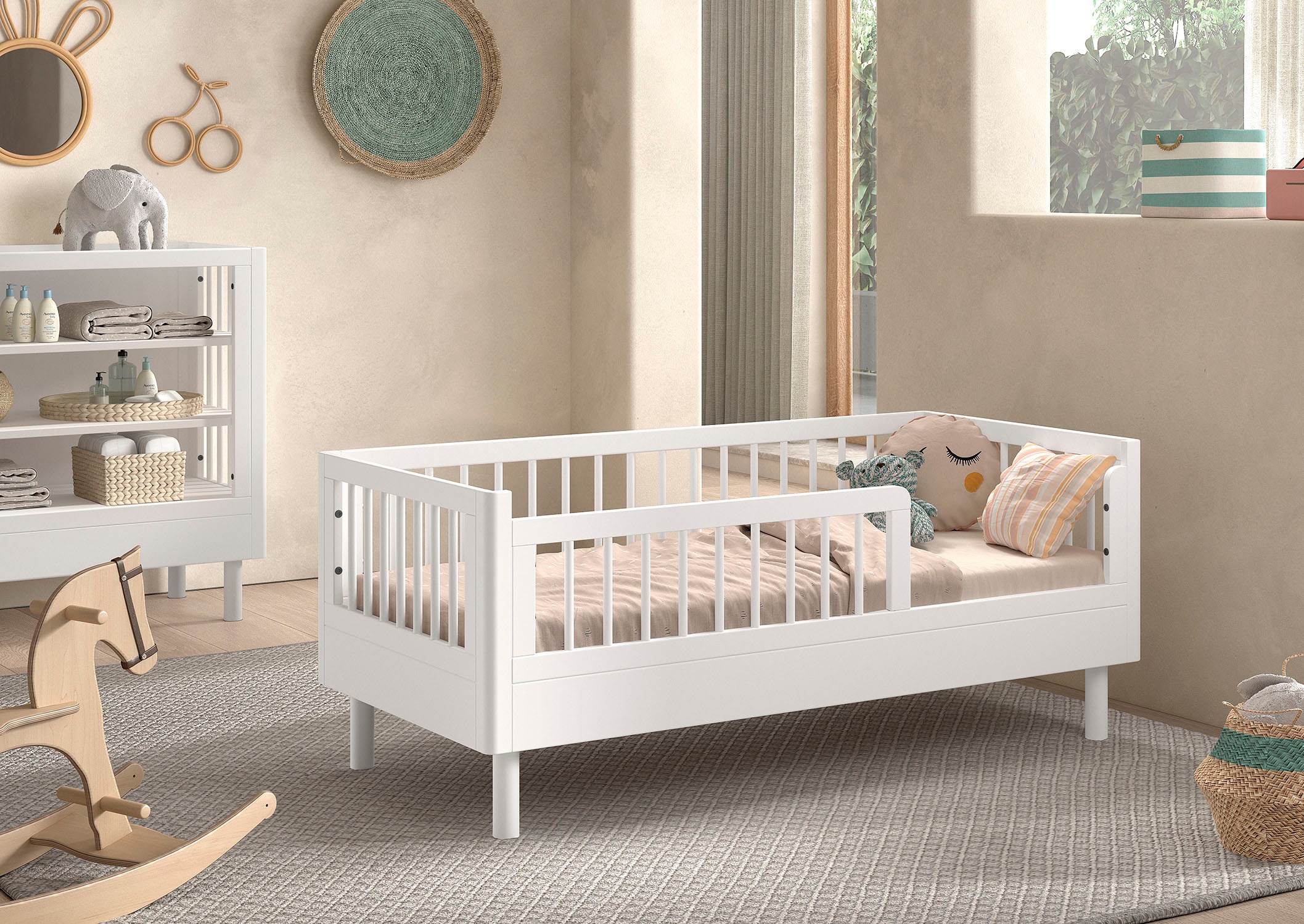 Vipack Kinderbett »Forrest Juniorbett 70/140 cm, mit Sprossen, Buche massiv«, (B/H/T ca.: 144x60x74 cm, mit Lattenrost, weiß lackiert), vorne mit Absturzschutz u. niedriger Betteinstieg
