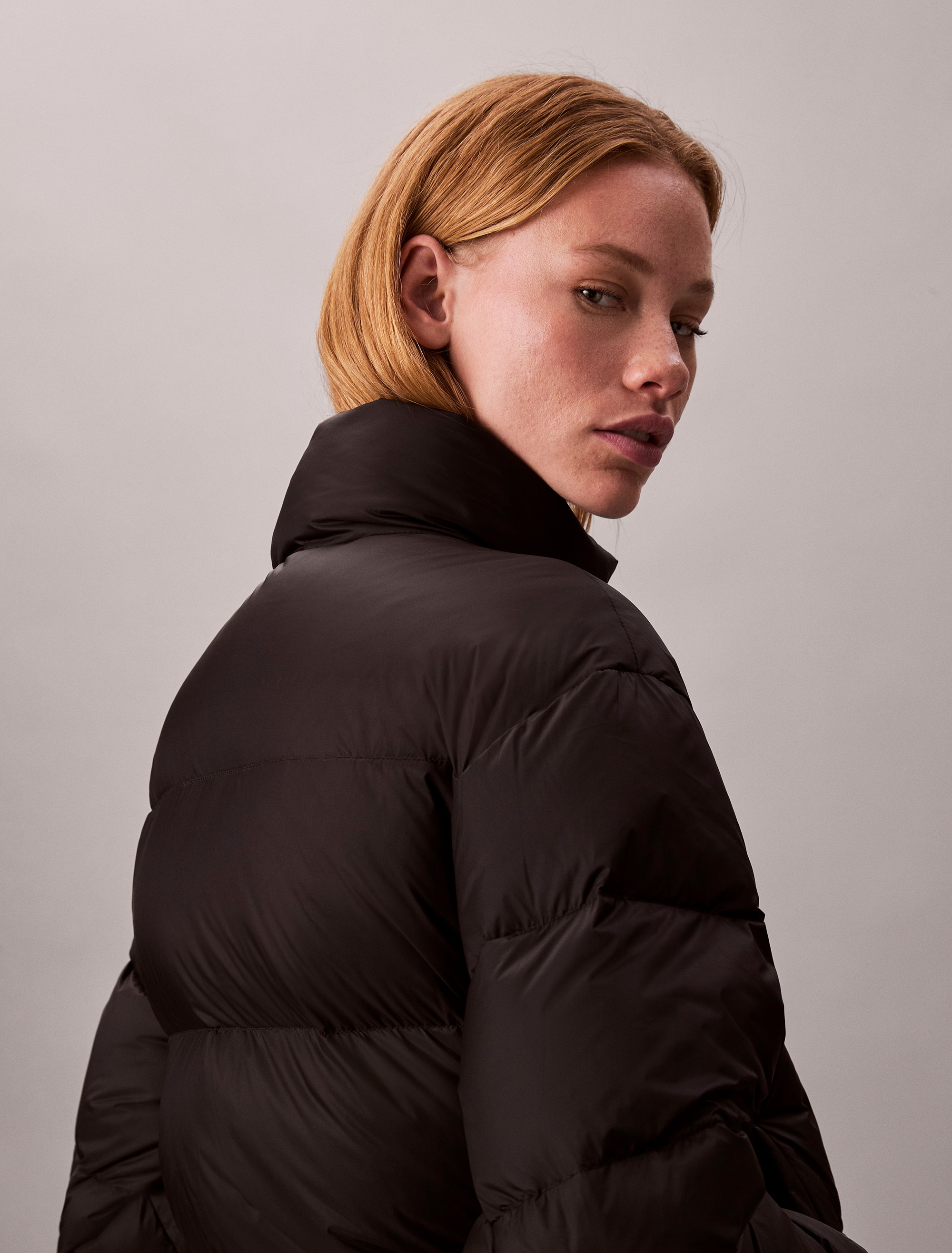 Calvin Klein Jeans Steppjacke »GRAPHIC LOGO PUFFER JACKET«, Stehkragen, kurze, kastige Passform, wattiert