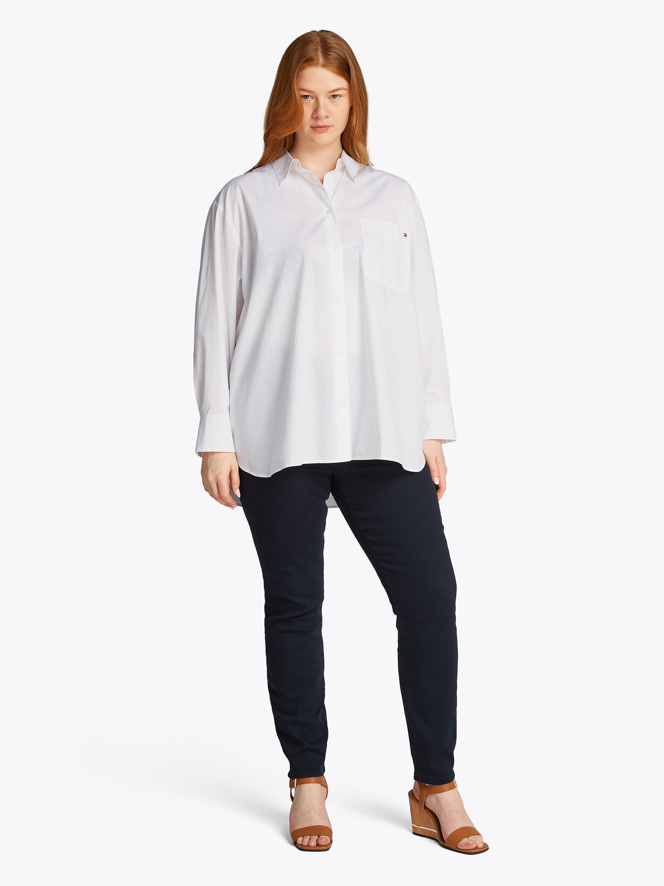 Tommy Hilfiger Curve Hemdbluse »CRV ESS COTTON EASY FIT SHIRT«, in Großen Größen, Brusttasche, Kellerfalte hinten, abgerundeter Saum