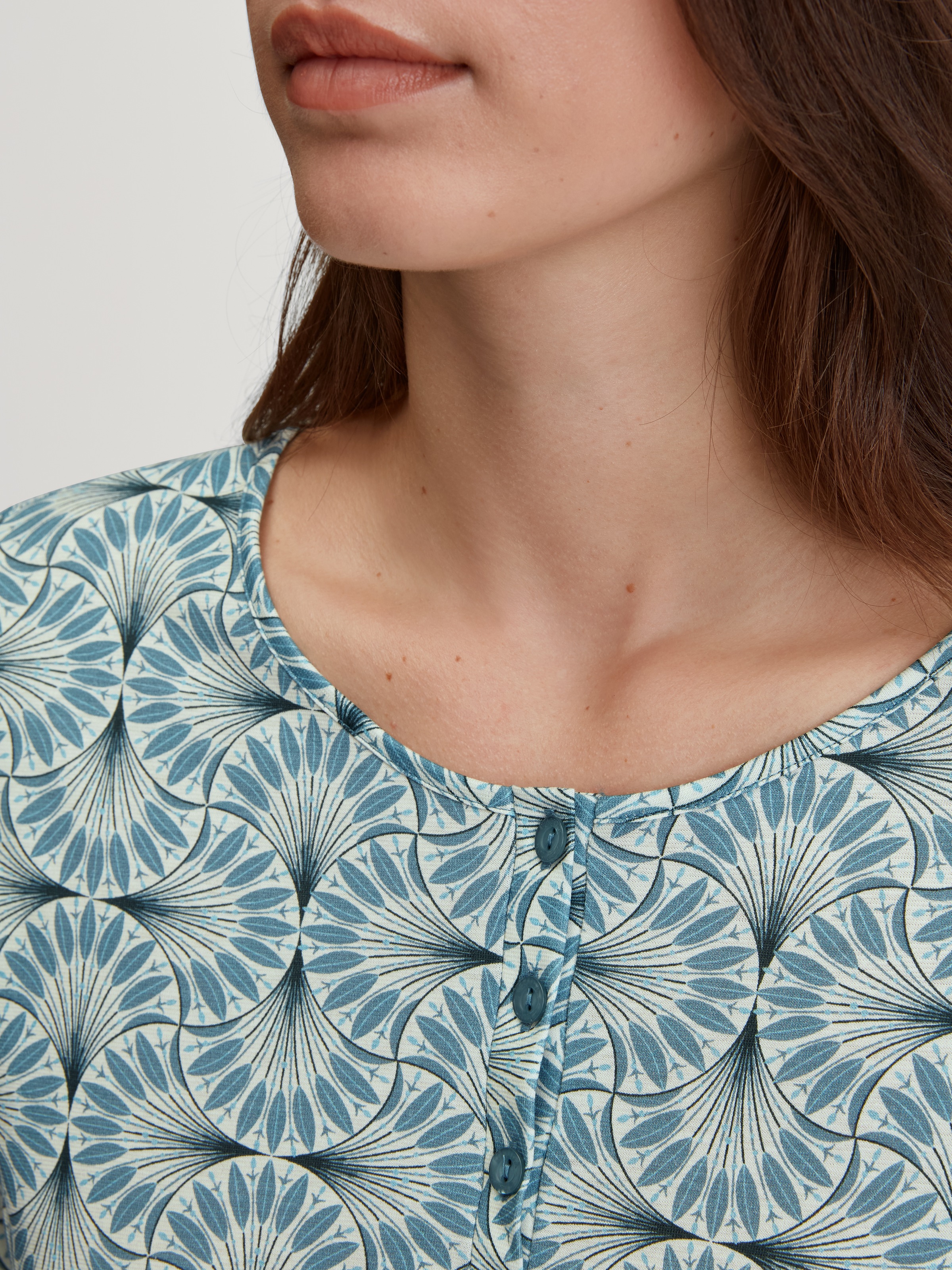 CALIDA Nachthemd »Flower Nights«, Knopfleiste, Rundhals-Ausschnitt, Langarm, Pure Cotton