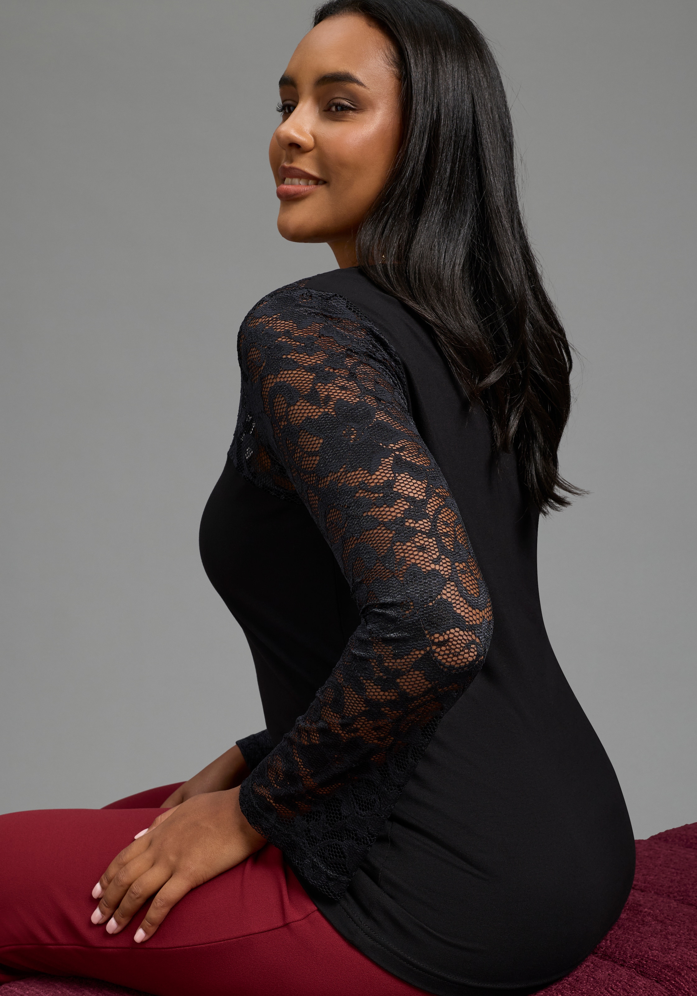 Laura Scott CURVE Spitzenshirt »Große Größen« figurbetonte Passform, V-Ausschnitt, Langarm, hüftlang