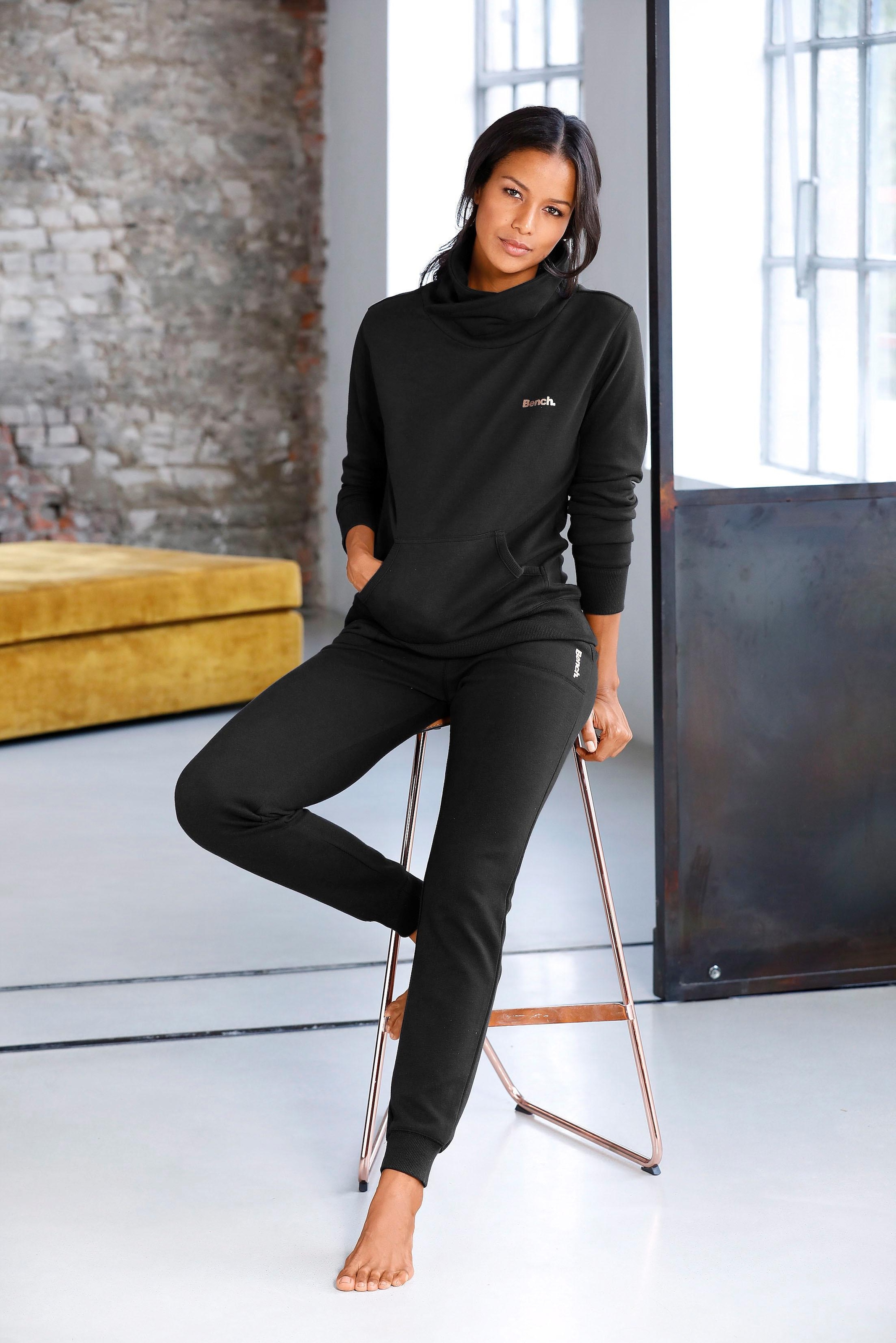 Bench. Loungewear Longsweatshirt »mit Stehkragen in Layeroptik«, und Kängurutasche, Loungewear, Loungeanzug