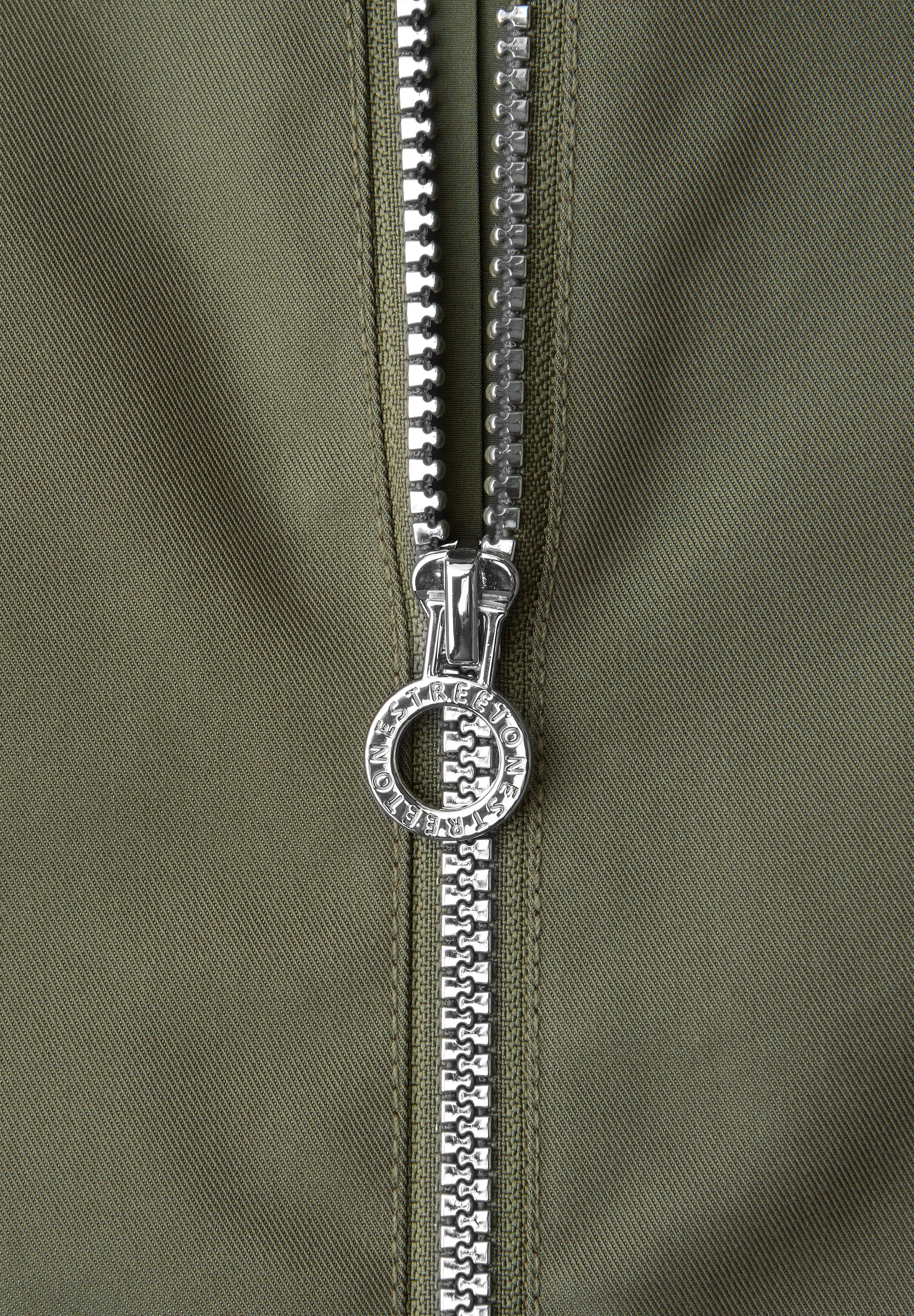STREET ONE Parka mit Kapuze mit seitlichen Zipper‑Taschen und Nieten‑Details an den Ärmeln