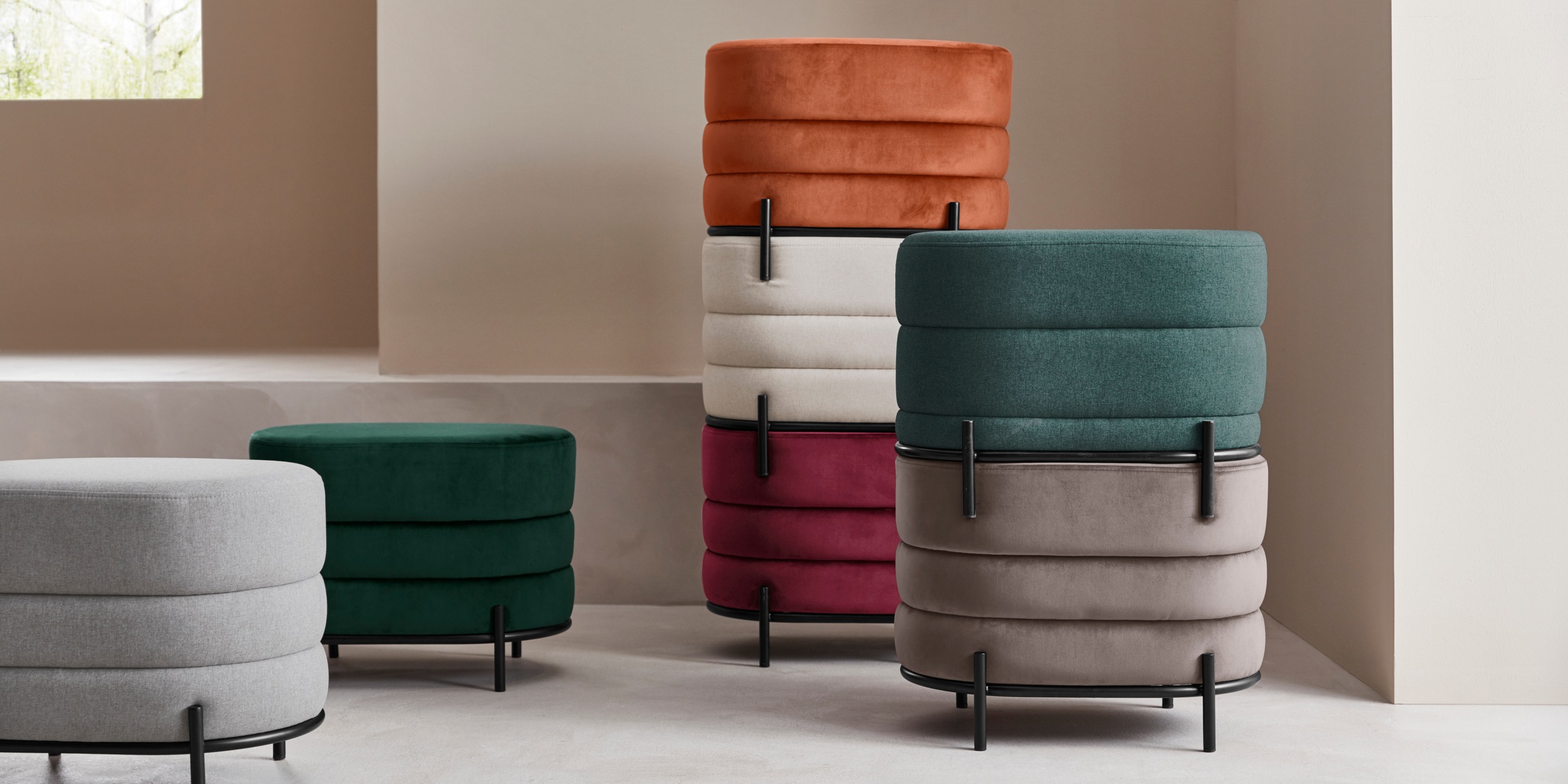 bunte Poufs