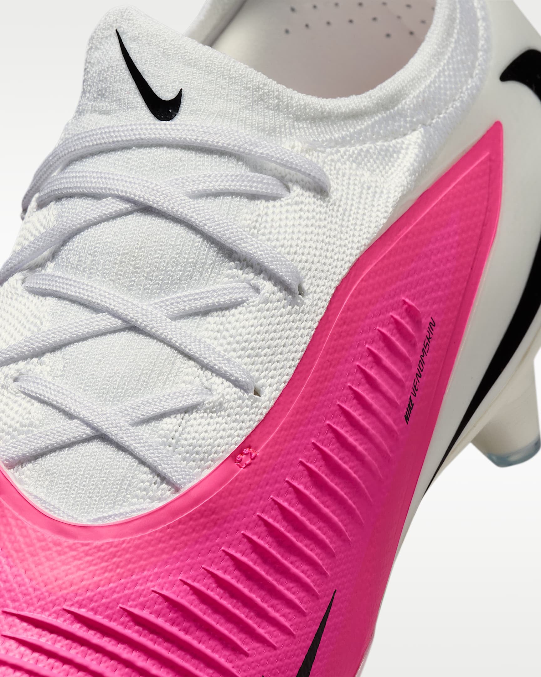 Nike Fußballschuh »PHANTOM 6 LOW PRO FG T«  Außensohle für Rasenplätze und für feste Böden