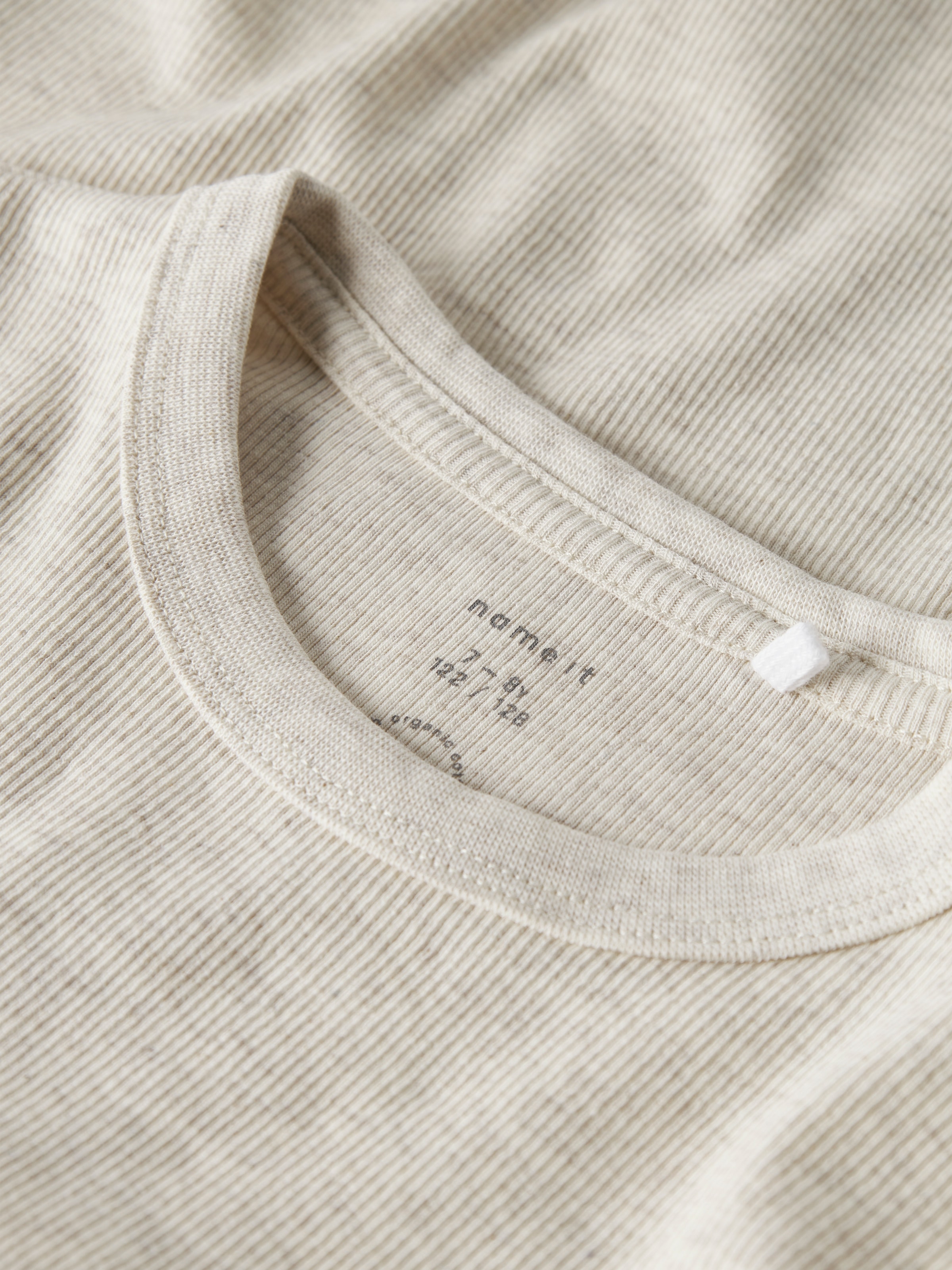 Name It Langarmshirt »NKFNAKAL LS TOP NOOS«, in Basic-Form und leicht gerippter Qualität