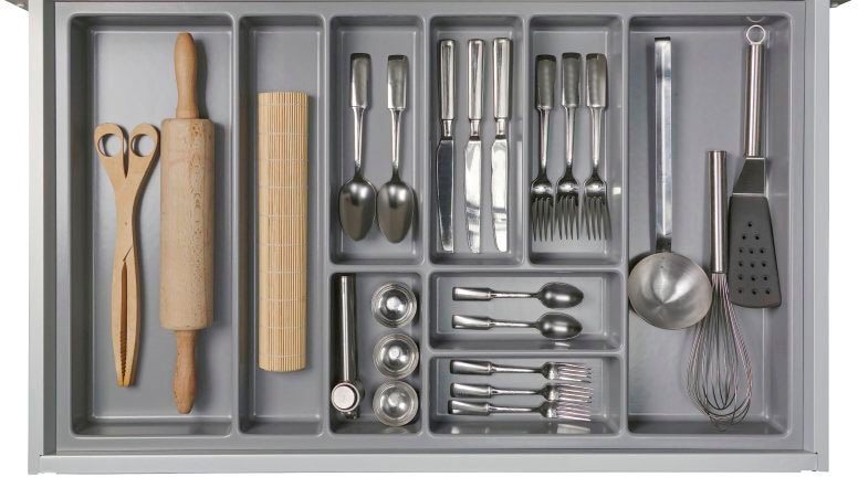 KOCHSTATION Küchenzeile »KS-Scafa, vormontiert, mit höhenverstellbaren Füßen« vormontiert, wahlweise mit E-Geräten, Stellbreite 305 x 185 cm