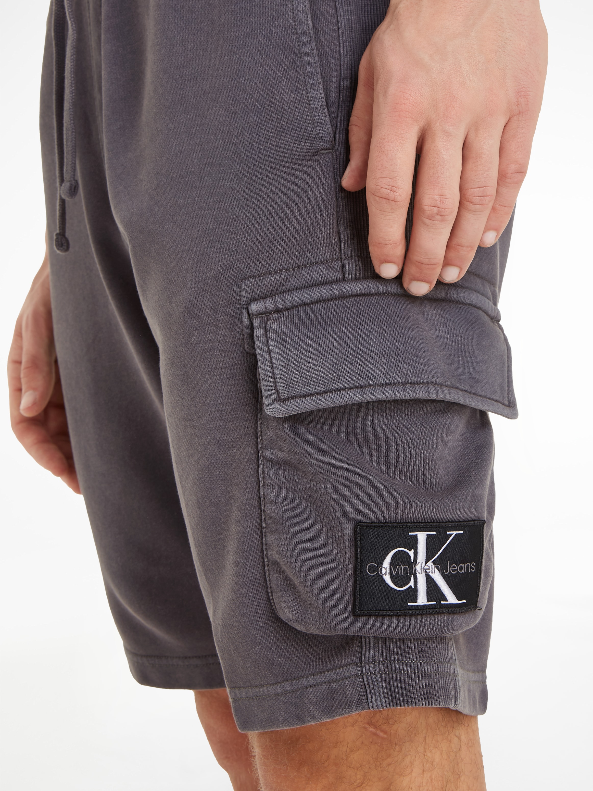Calvin Klein Jeans Sweatshorts »WASHED BADGE SHORTS«, mit Logostickerei