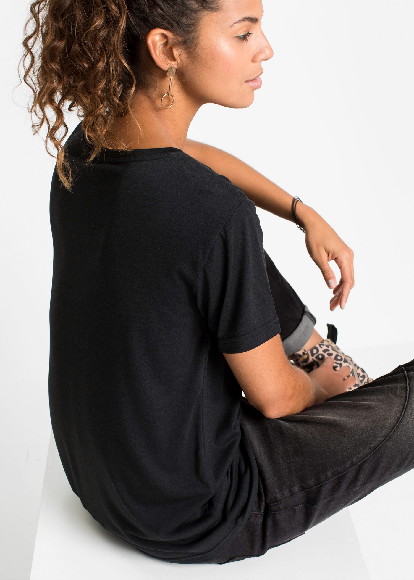 bonprix T-Shirt lockere Passform, Kurzarm-Design, V-Ausschnitt