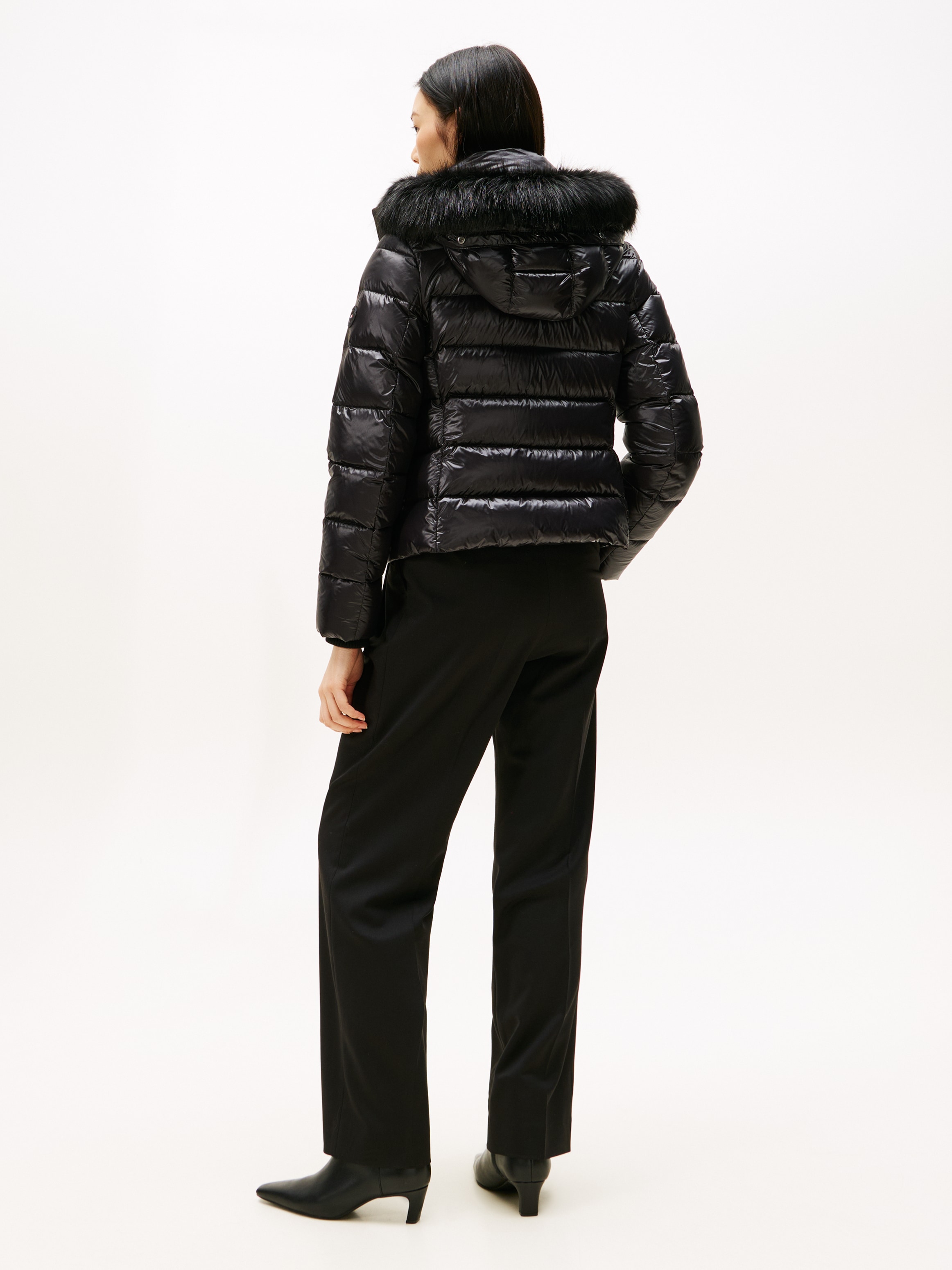 Tommy Hilfiger Steppjacke »GLOSS HW DOWN SLIM JACKET W FUR« in leicht glänzender Optik, mit Fellimitat