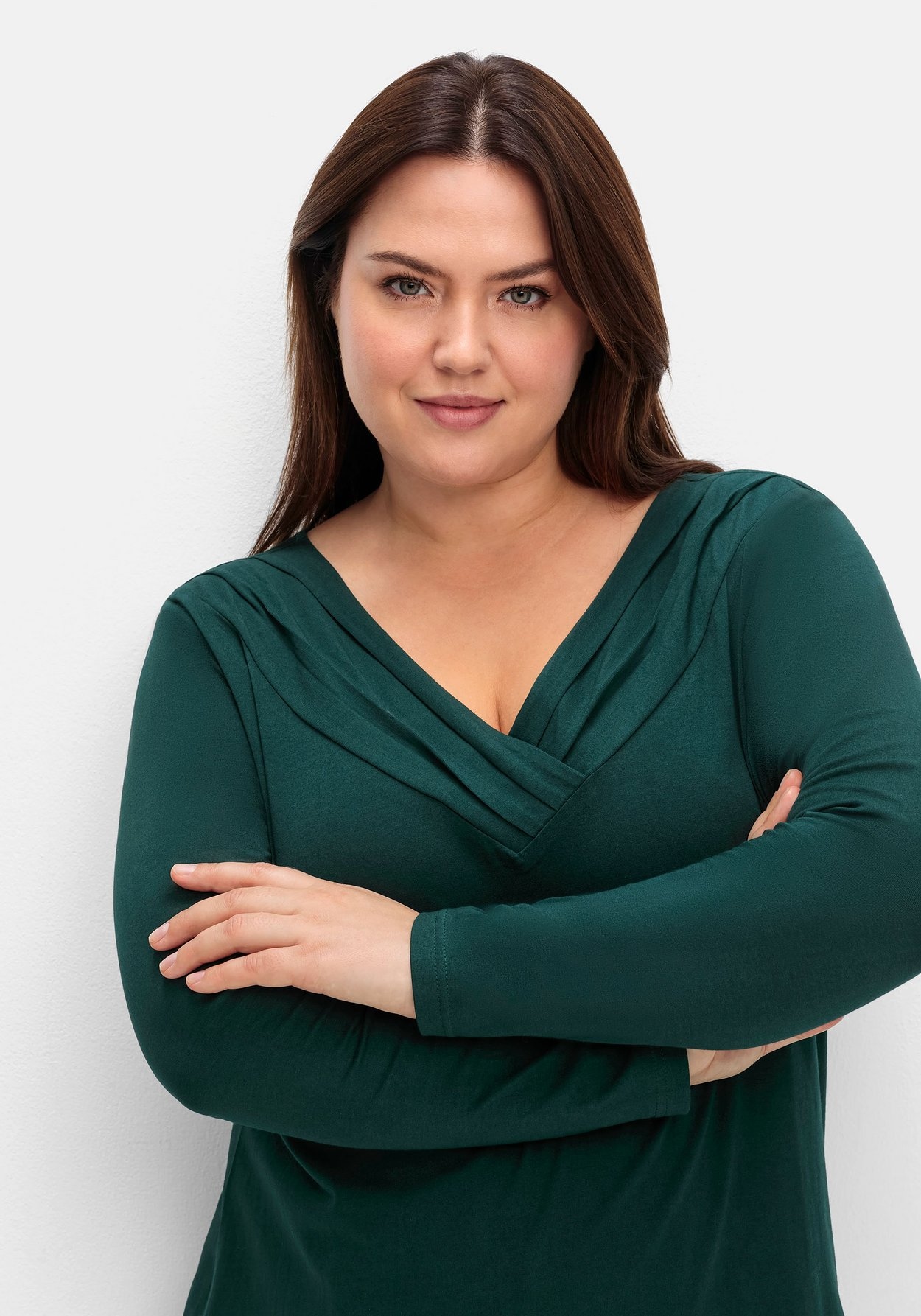 Sheego Langarmshirt »Langarmshirt mit Zierfalten am V-Ausschnitt, A-Linie«, mit Zierfalten am V-Ausschnitt, A-Linie