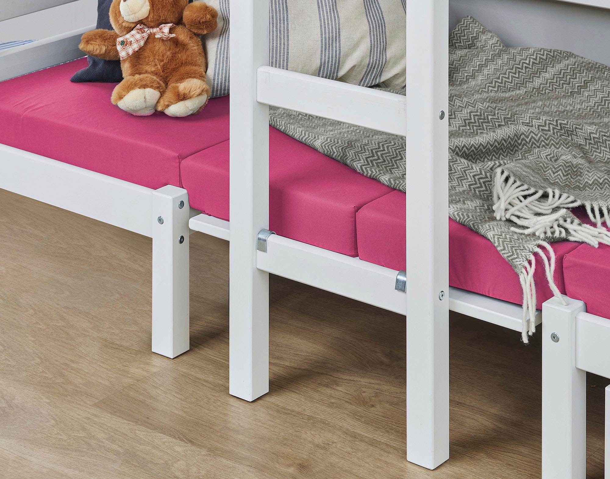 Hoppekids Hochbett »ECO Dream, Kinderbett mit Funktion - Praktisch & flexibel« Unteres Bett nutzbar als Bett oder Sitzgruppe. Matrazenbezug: PINK