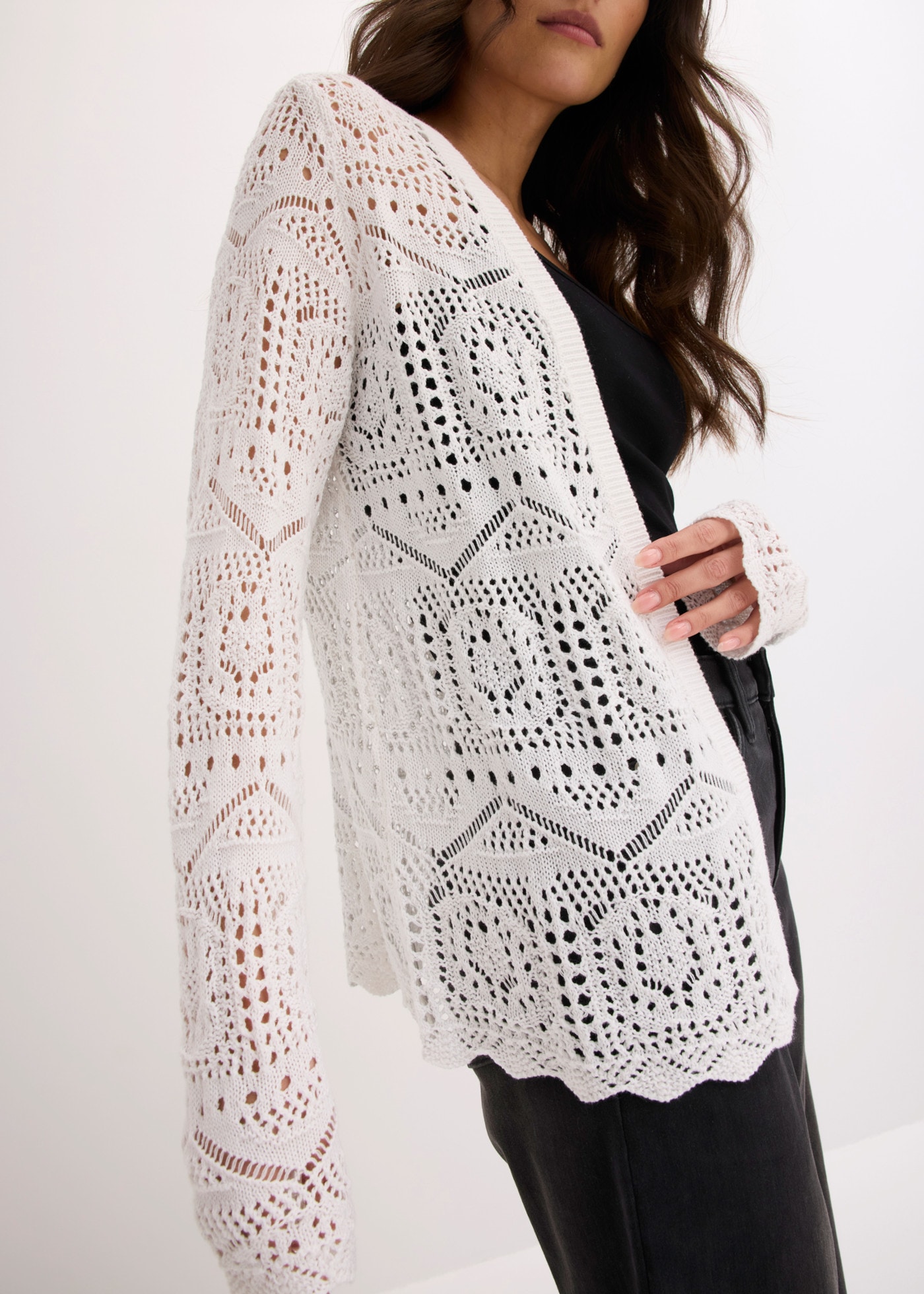 bonprix Ajourstrickjacke Ajourstrick, aus Baumwoll-Polyacryl-Mix, Loose Fit, ohne Kragen