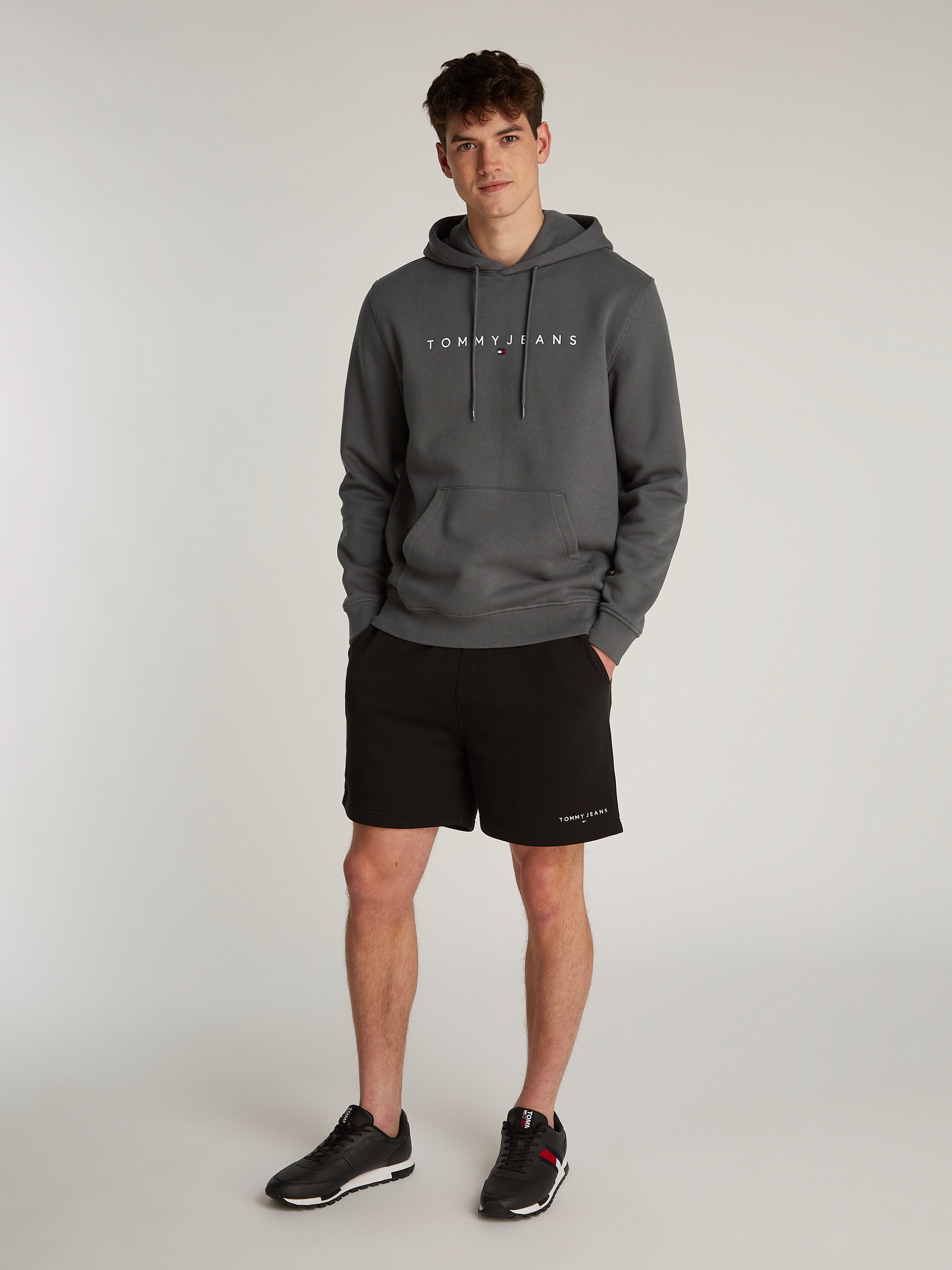Tommy Jeans Hoodie »TJM REG LINEAR LOGO HOODIE EXT«, mit Logo-Stickerei