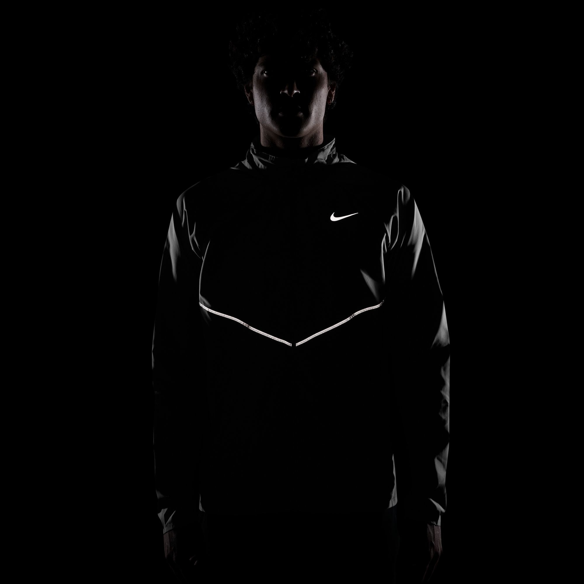 Nike Laufjacke »M NK UV RPL MILER JKT« mit Reißverschluss, atmungsaktiv, wasserabweisend, windabweisend