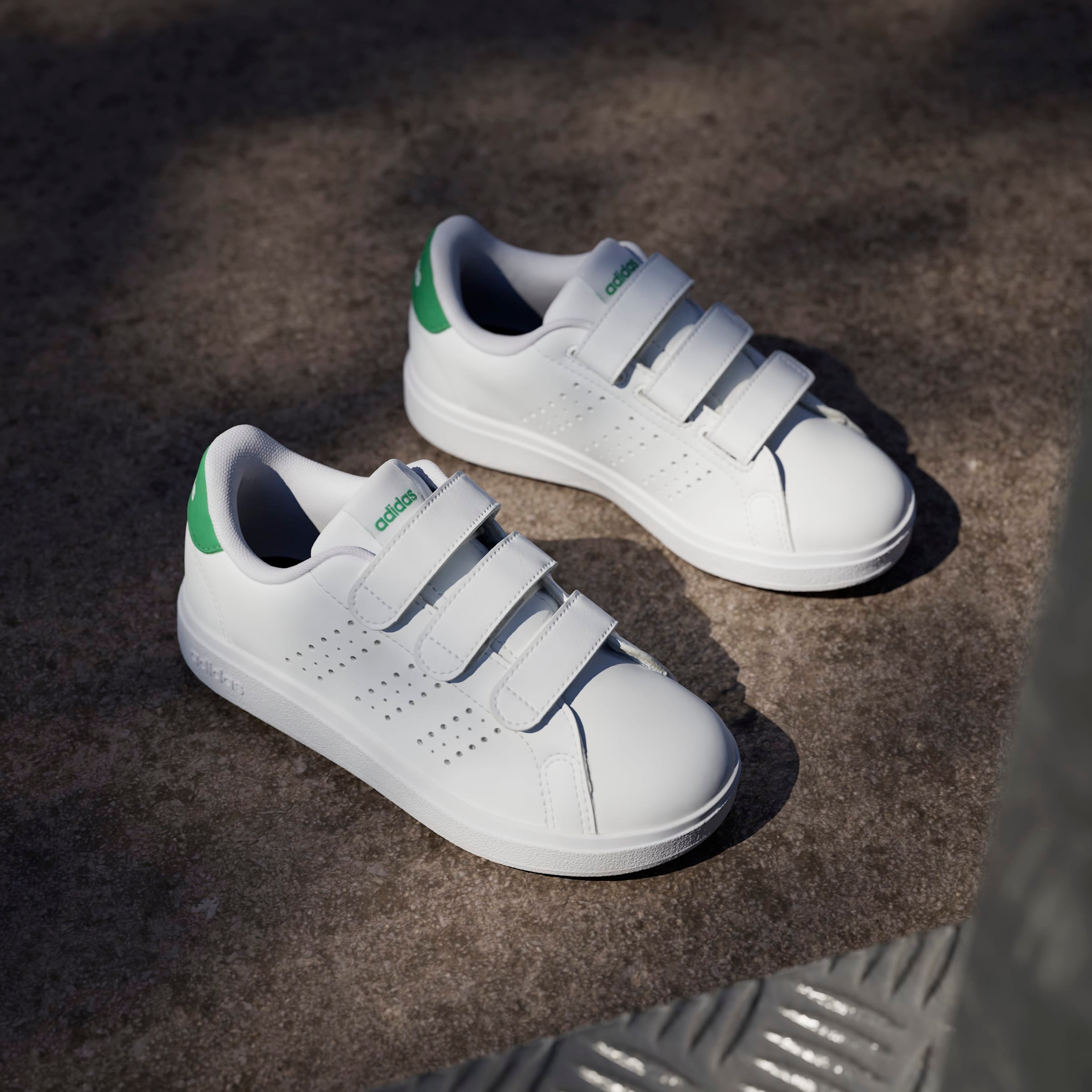 adidas Sportswear Klettschuh »ADVANTAGE BASE 2.0 KIDS«  Design auf den Spuren des adidas Stan Smith, für Kinder & Jugendliche