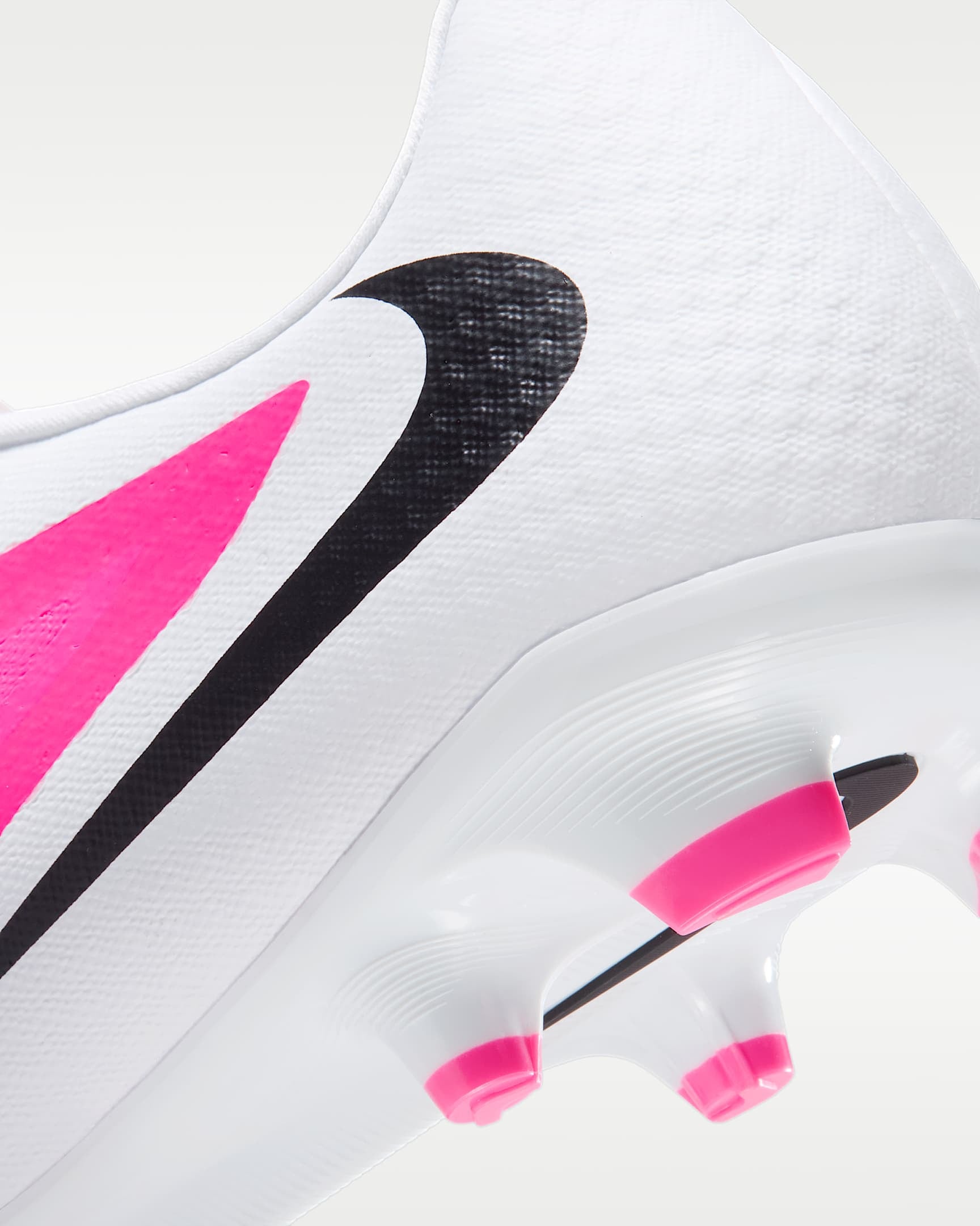 Nike Fußballschuh »PHANTOM 6 LOW ACAD FG/MG T«  Außensohle für Rasenplätze und für feste Böden