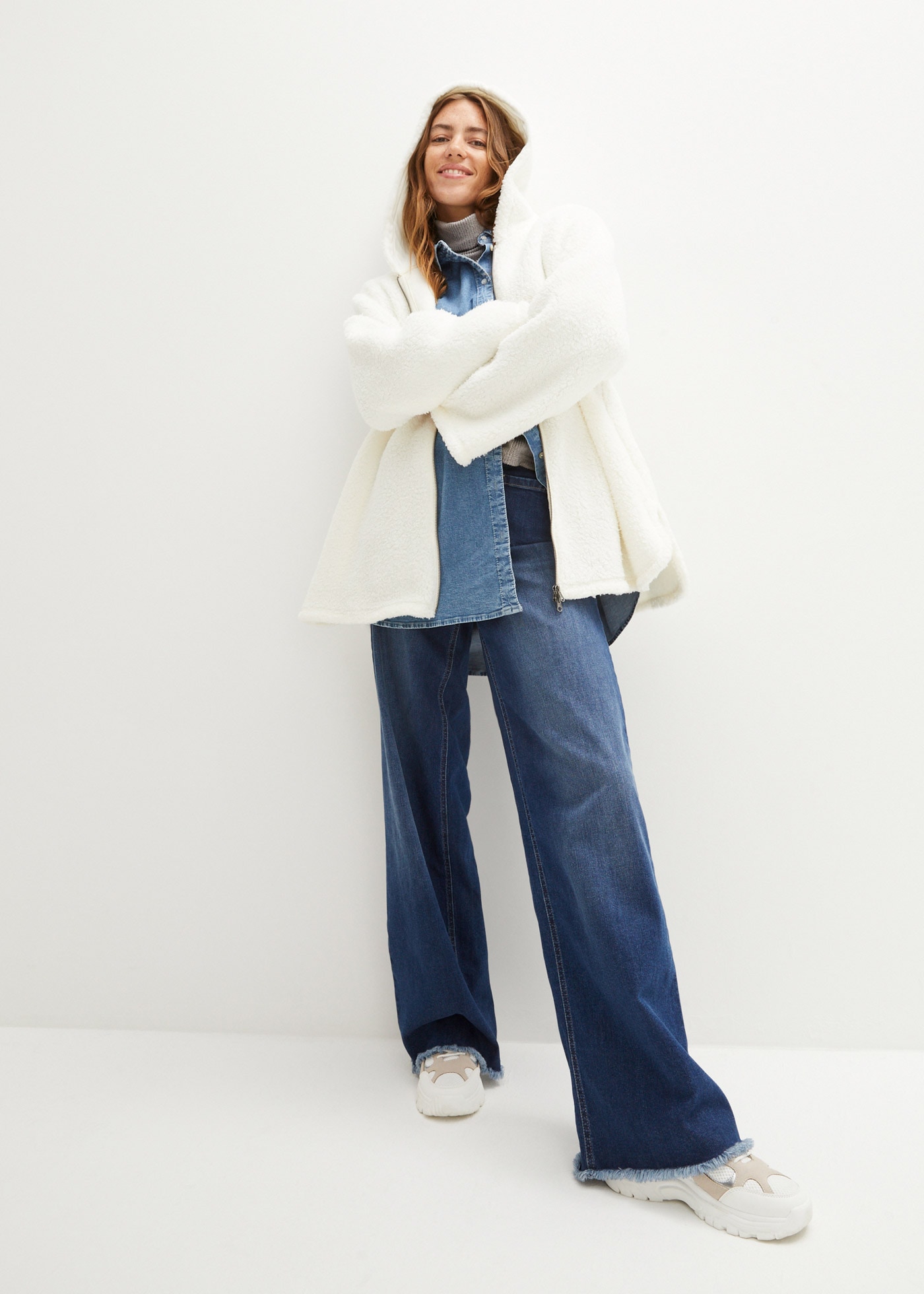 bonprix Fleecejacke mit Kapuze Teddy-Fleece Jacke in A-Linie mit Seitenschlitzen