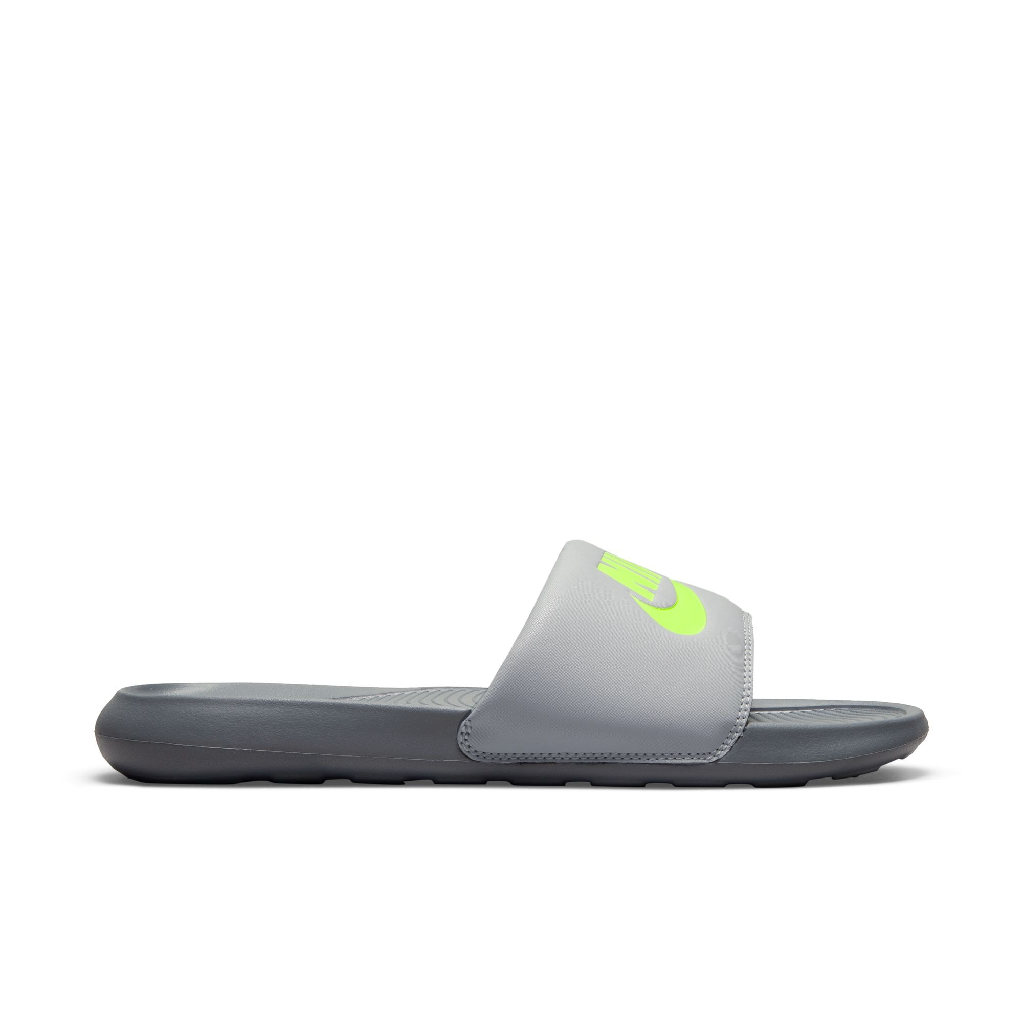 Nike Sportswear Badesandale »VICTORI ONE SLIDE«  Badelatschen