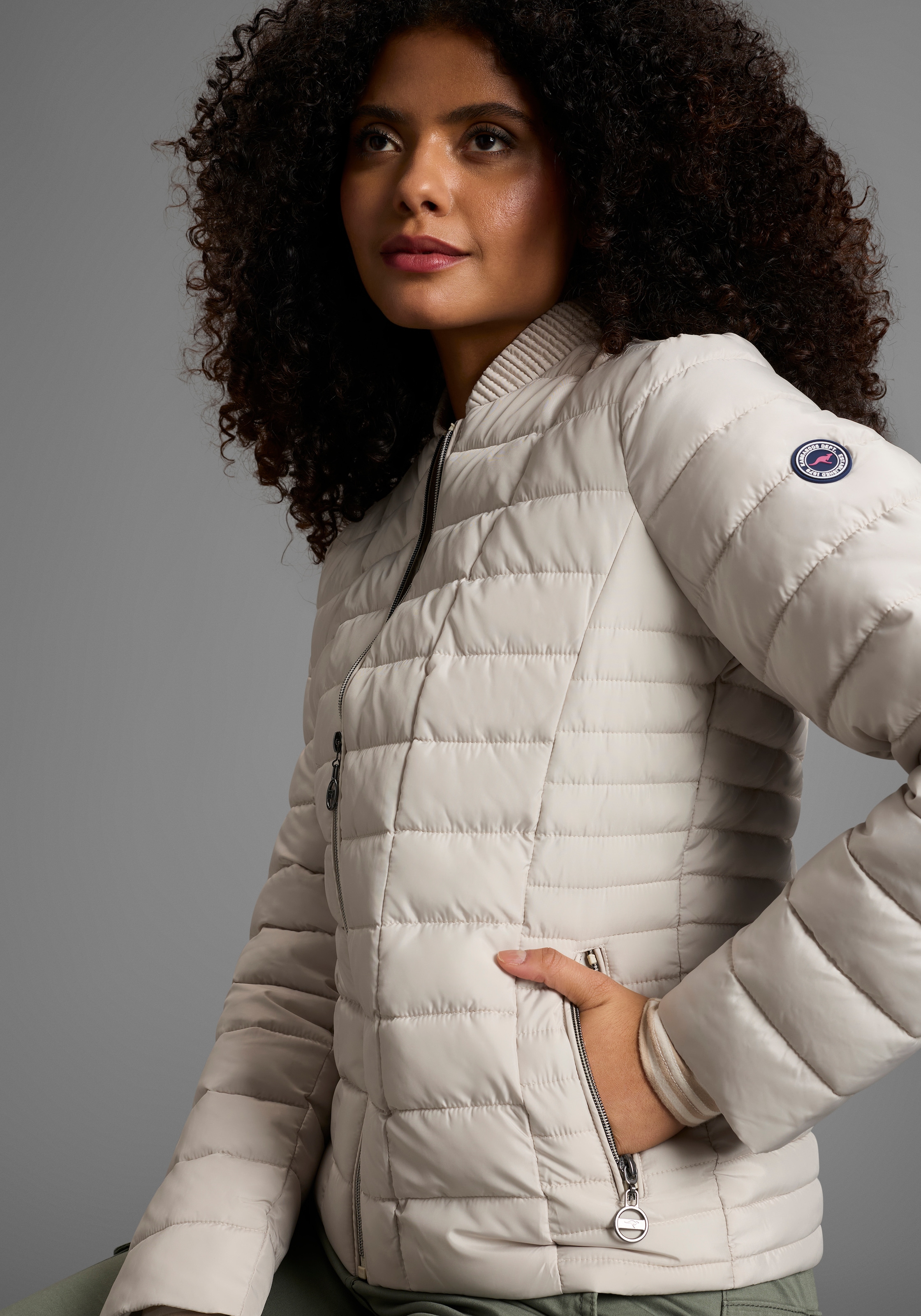 KangaROOS Steppjacke Übergangsjacke, figurbetonter Schnitt,  hüftlange Passform