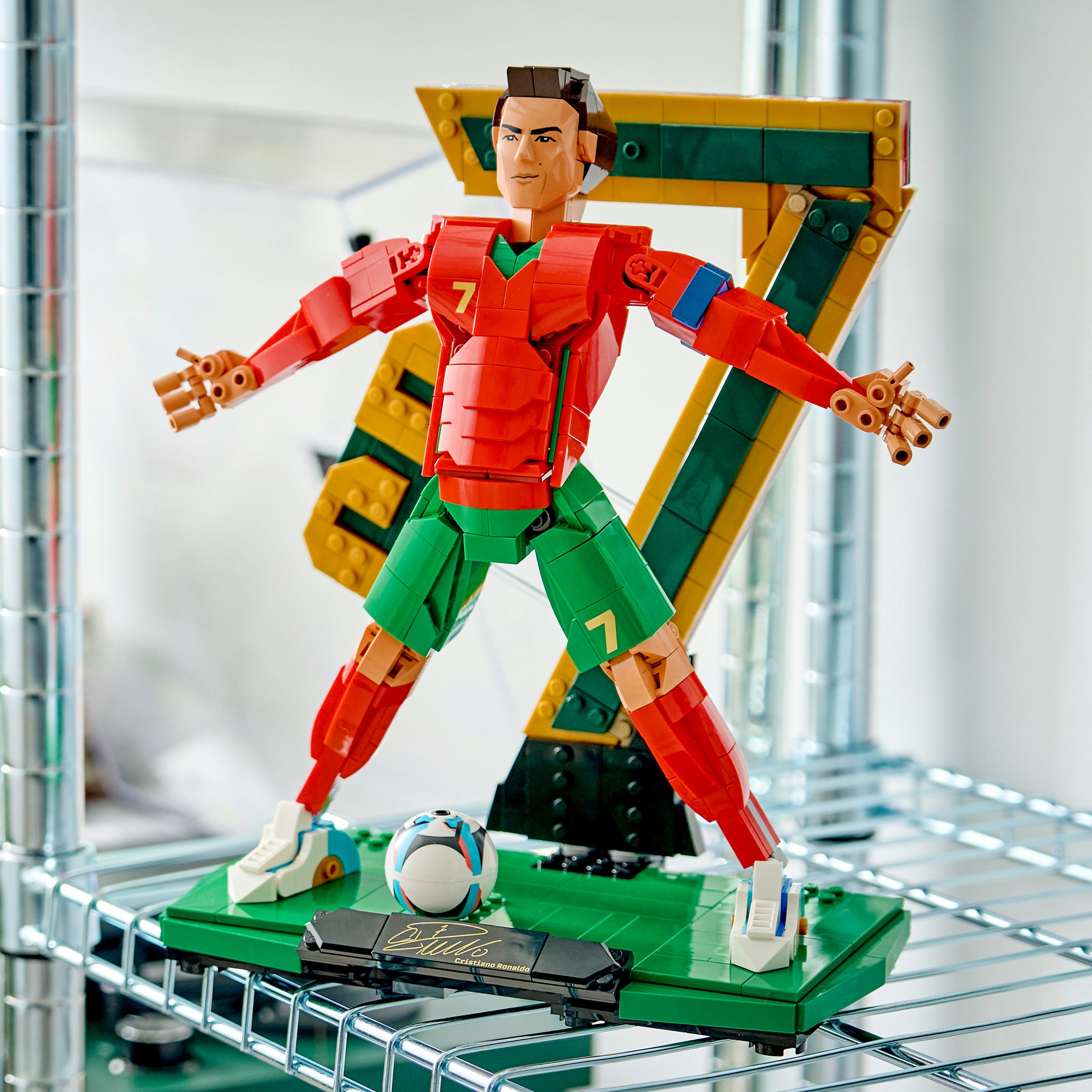 LEGO® Konstruktionsspielsteine »Cristiano Ronaldo – Fußballlegende (43016), LEGO Editions Football«