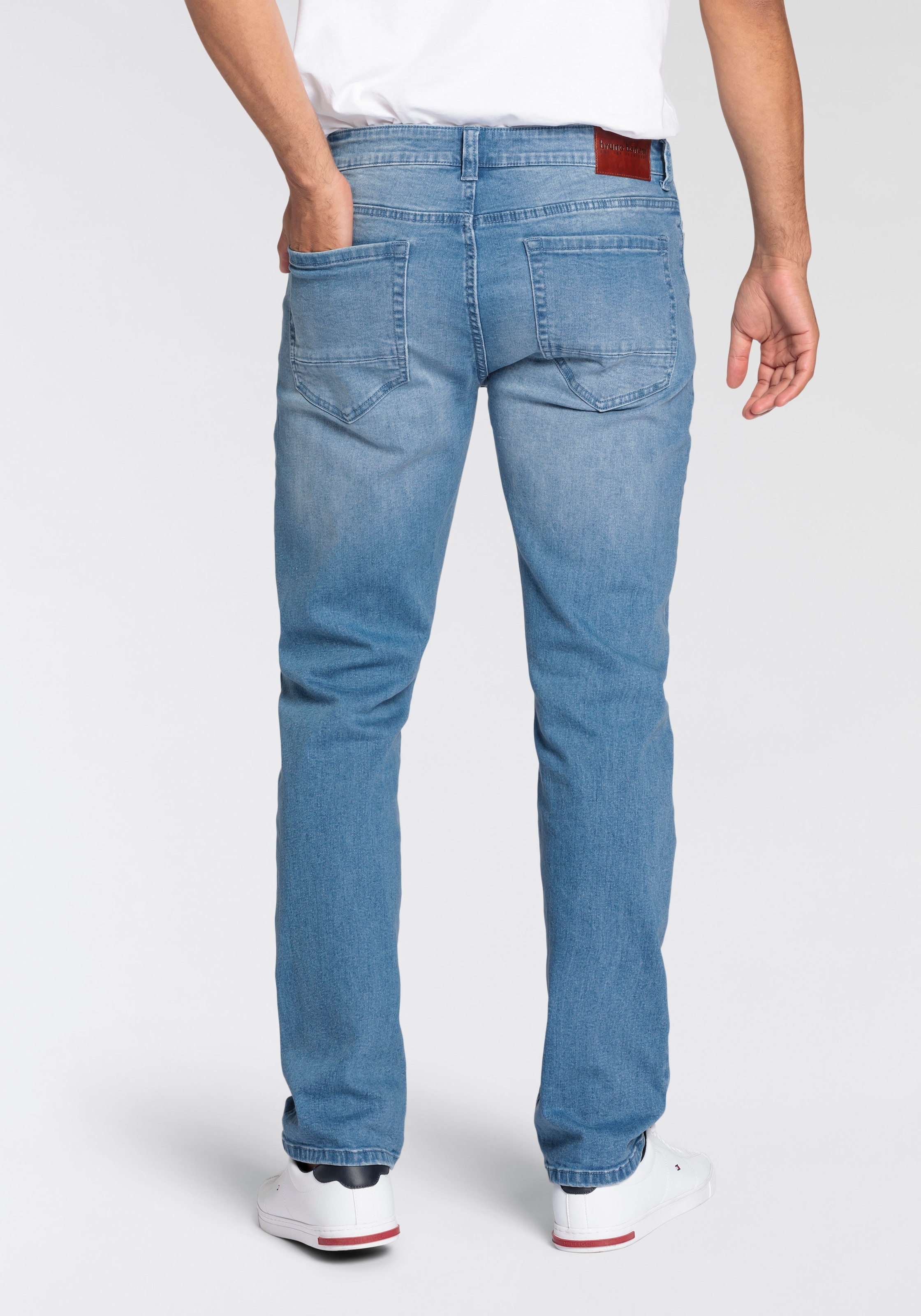 Bruno Banani Straight-Jeans »Hutch«, gerade Beinform, teilweise mit modischen Destroyed-Effekten