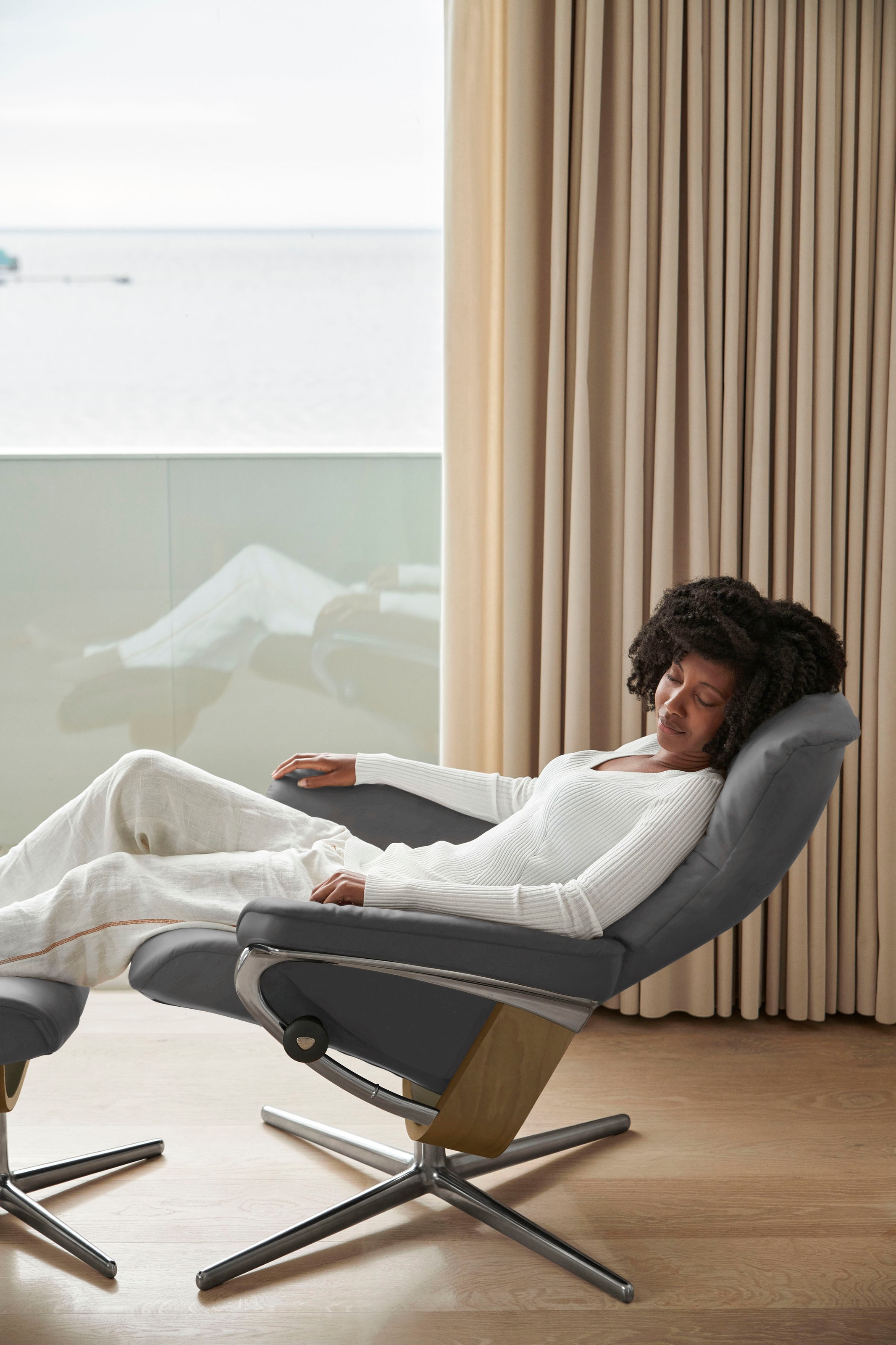 Stressless® Relaxsessel »Mayfair«, (Set, Relaxsessel mit Hocker), mit Hocker, mit Cross Base, Größe S, M & L, Holzakzent Eiche