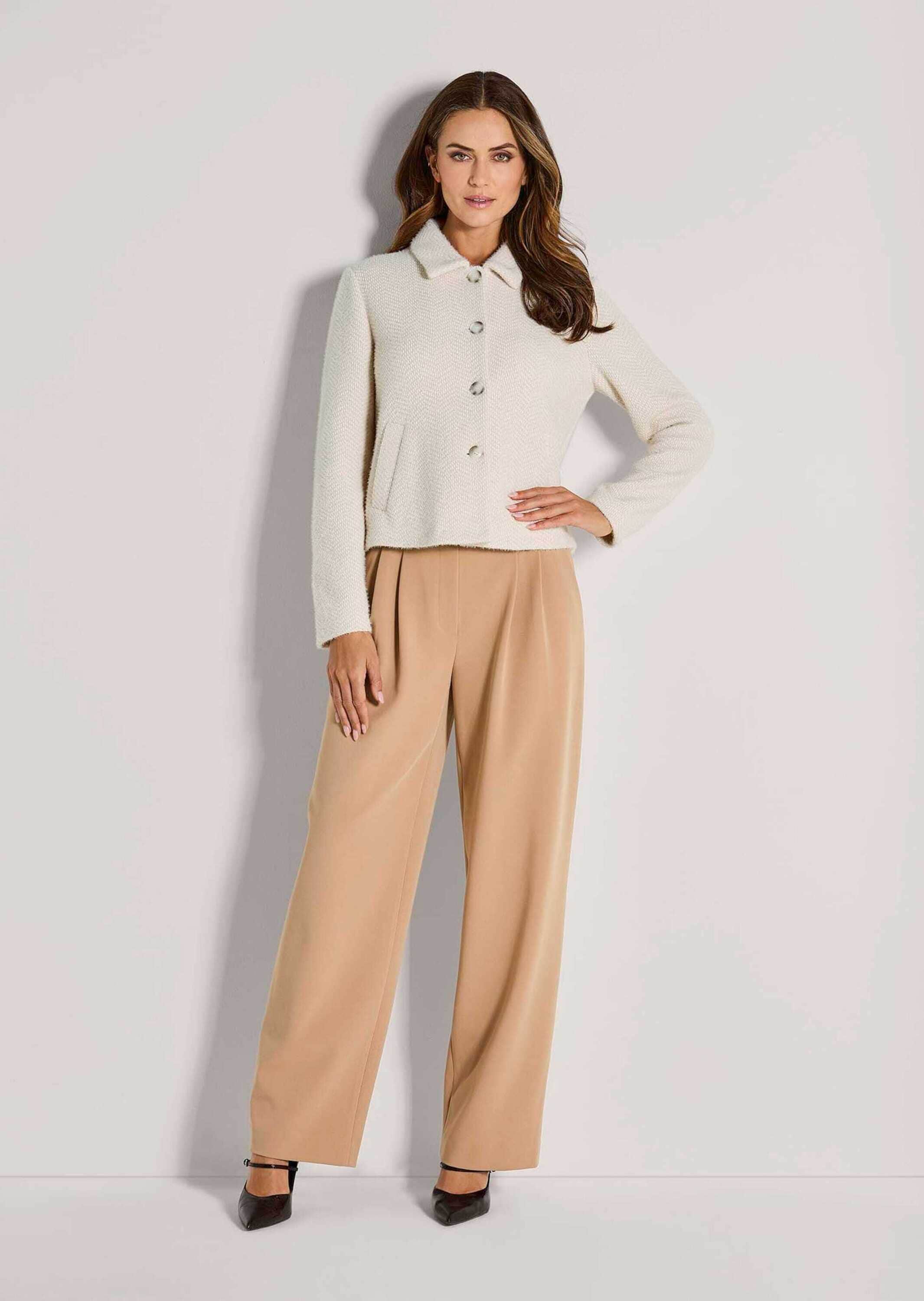 MADELEINE Jackenblazer »Kurzblazer Eleganter Damenblazer mit Hornknöpfen« Stilvoller Klappkragen