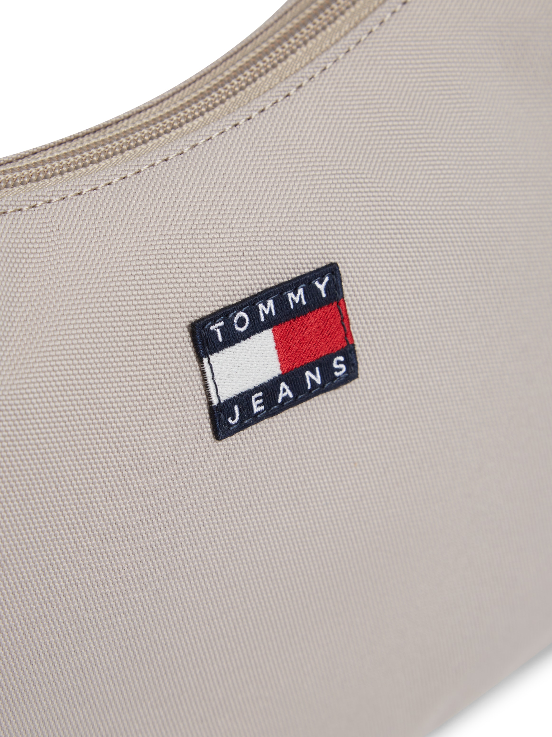 Tommy Jeans Schultertasche »TJW ESS DAILY SHOULDER BAG« Damen Umhängetasche, Handtasche, Tragetasche mit Logo-Aufnäher