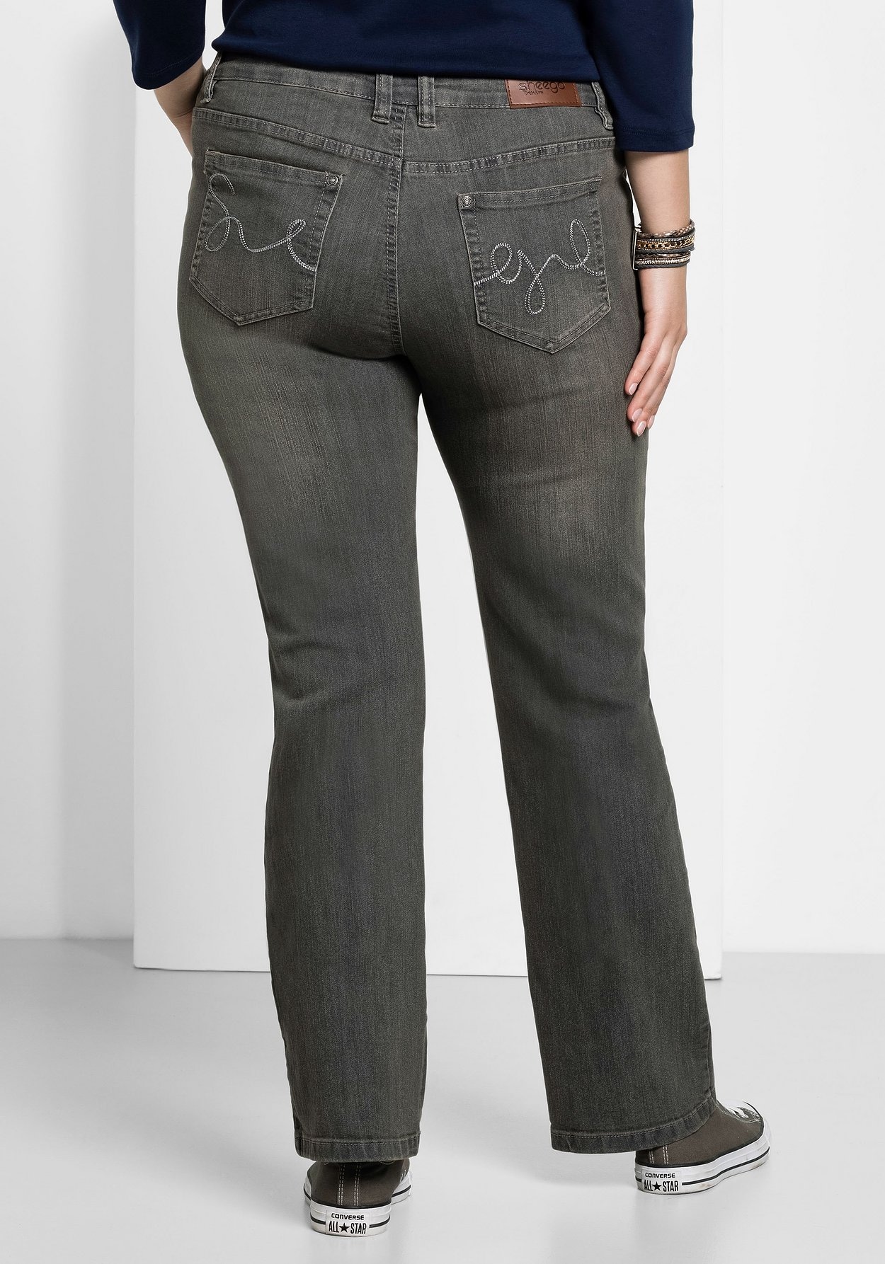Sheego Bootcut-Jeans »Jeans in 5-Pocket-Form, mit Used-Effekten«
