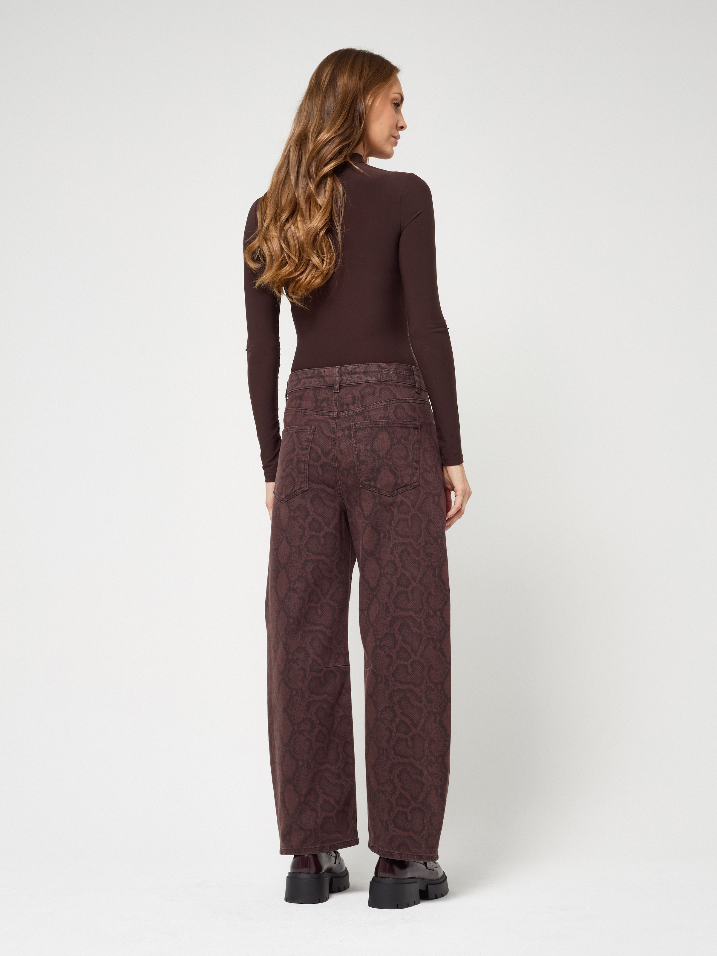 GANG Loose-fit-Jeans »94SARINA« im Barrel Fit mit Knie-Abnähern, Snake Print