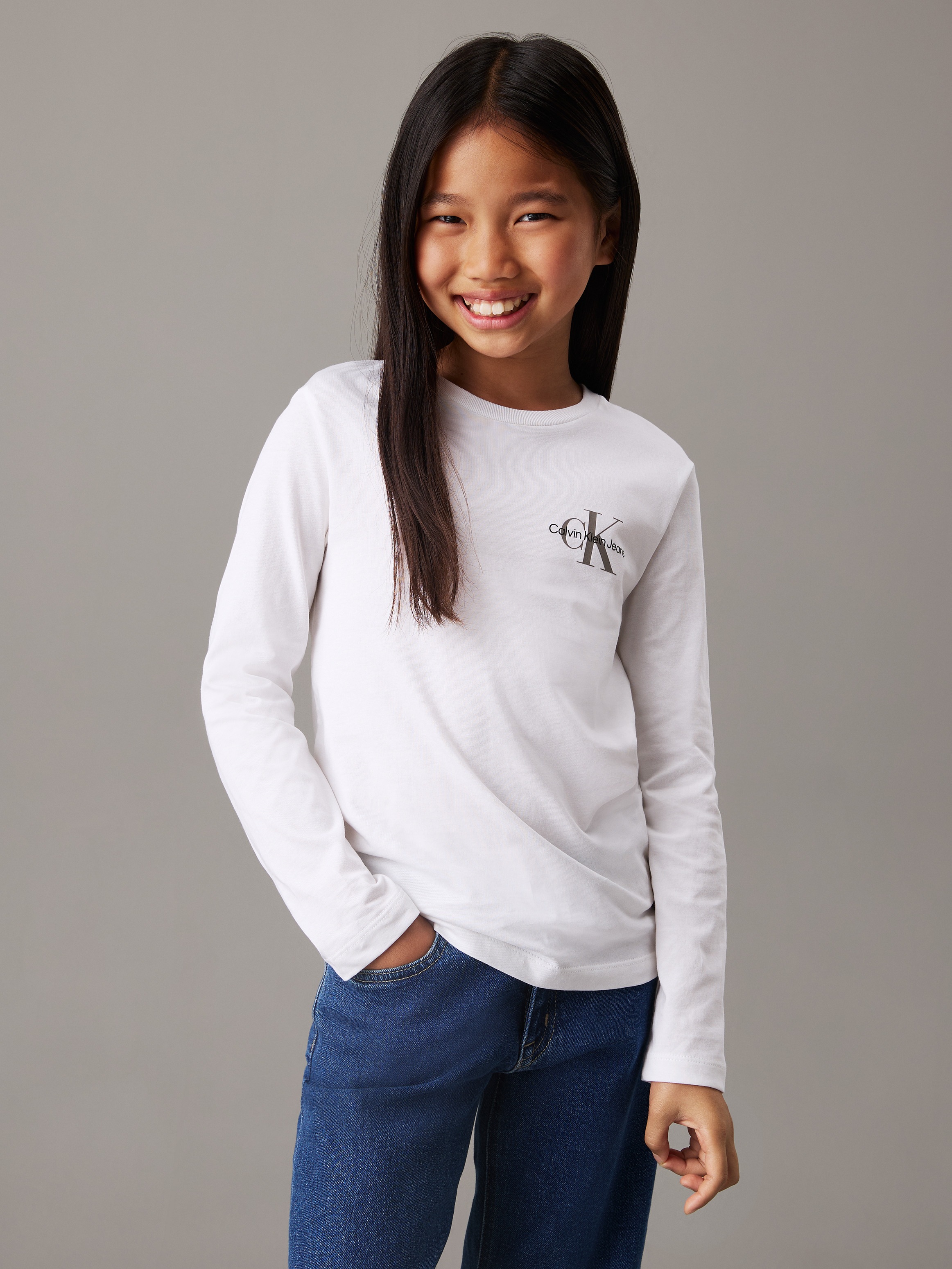 Calvin Klein Jeans Langarmshirt »Chest Monologo Ls T-Shirt«, für Kinder bis 16 Jahre und mit Logoschriftzug