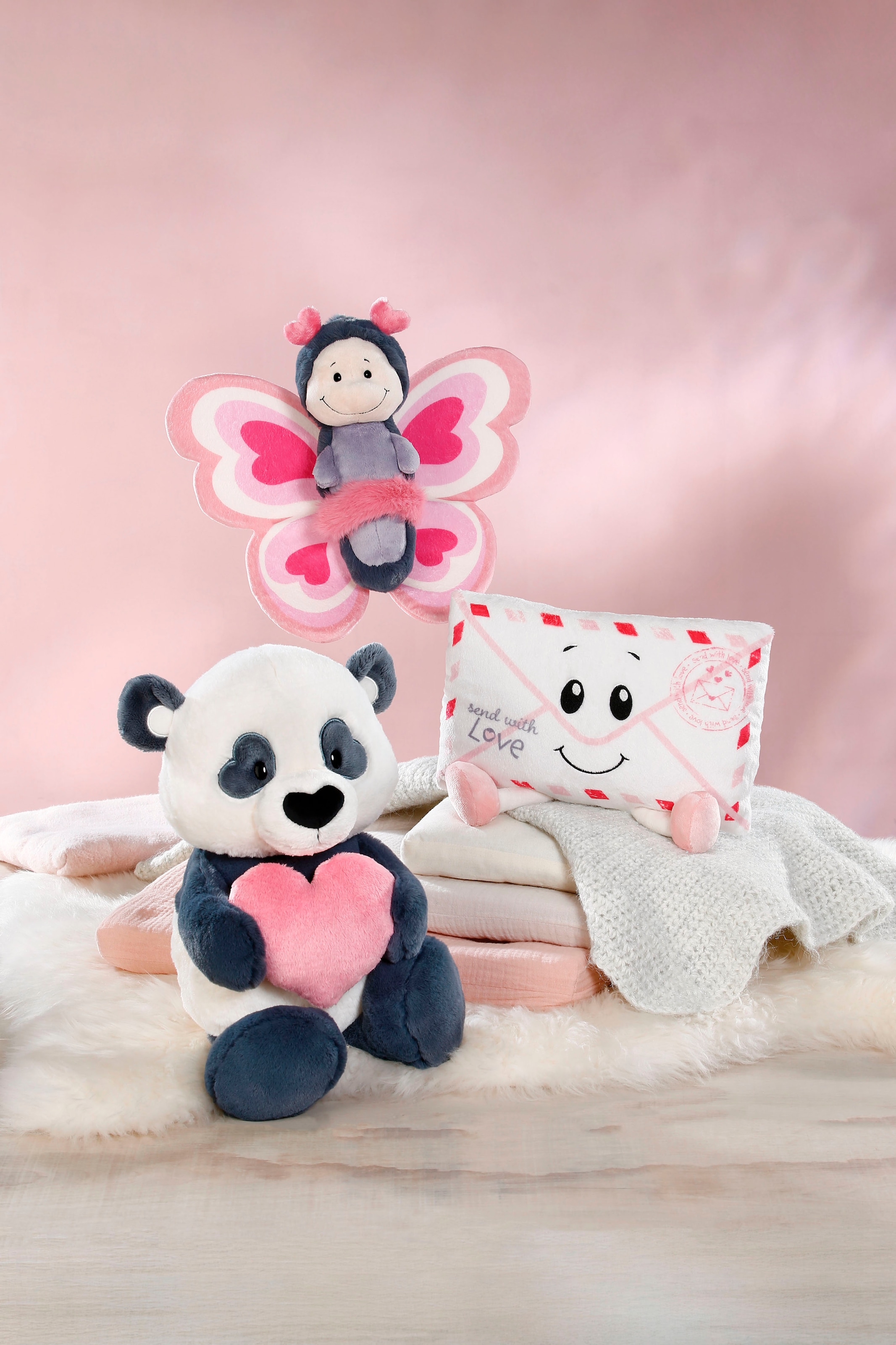 Nici Kuscheltier »Love, Schmetterling, 21 cm, in Geschenkbox«, enthält recyceltes Material