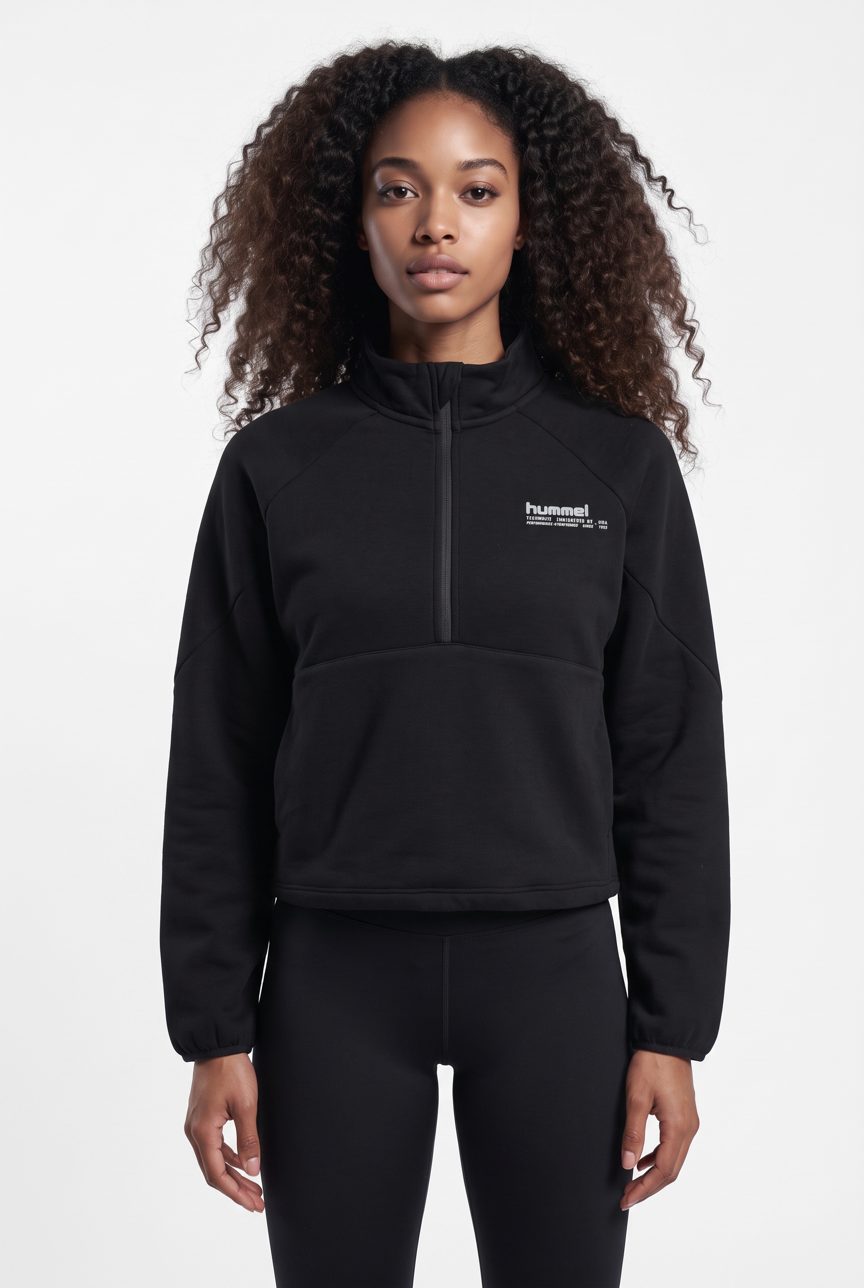 hummel Sweater »HMLTECH FLEECE WOMEN BOXY HALF ZIP«, mit reflektierenden Logodetails, aus Baumwolle, Polyester und Elasthan

