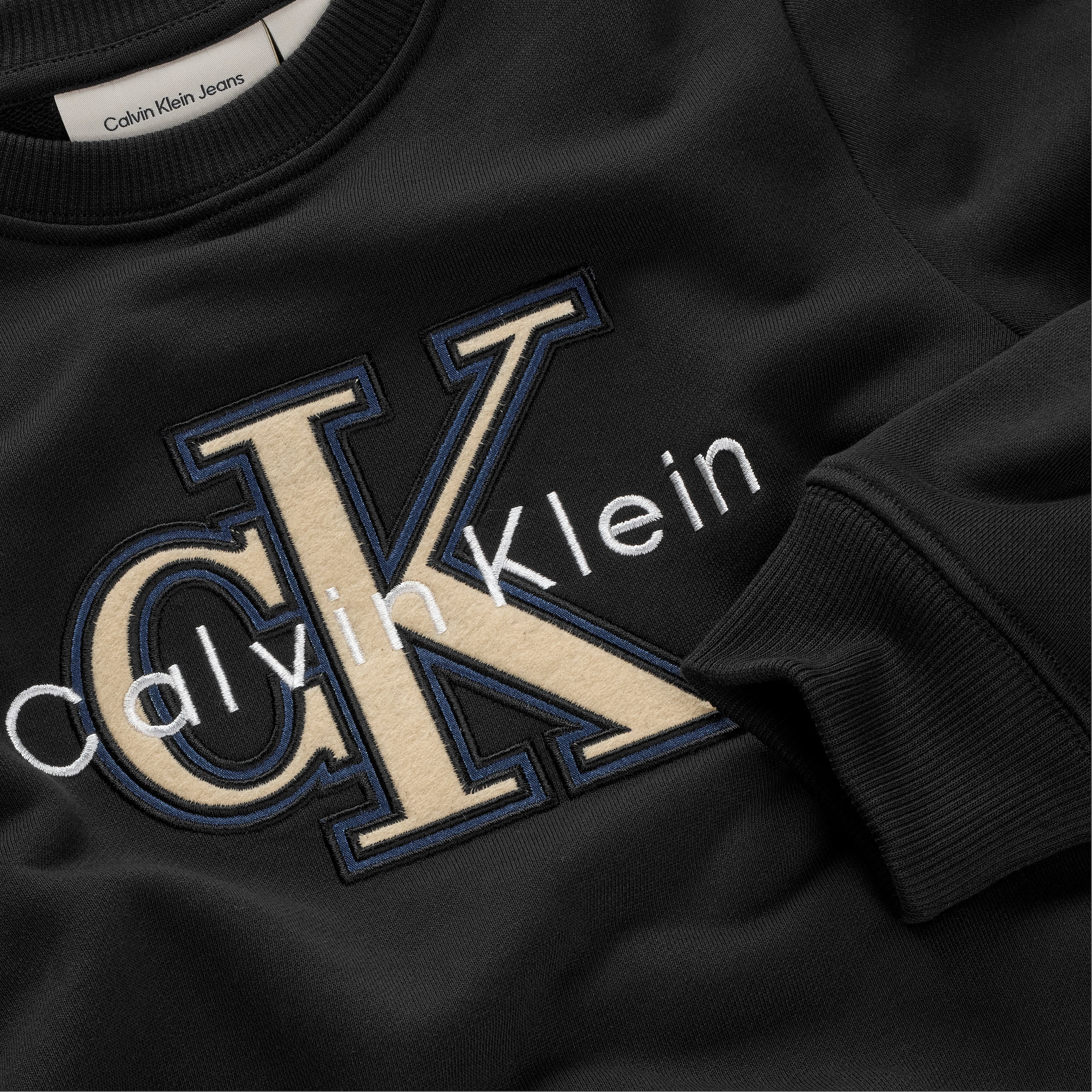 Calvin Klein Jeans Sweatshirt »FESTIVE MONO SWEATSHIRT«, für Kinder bis 16 Jahre, Applikation