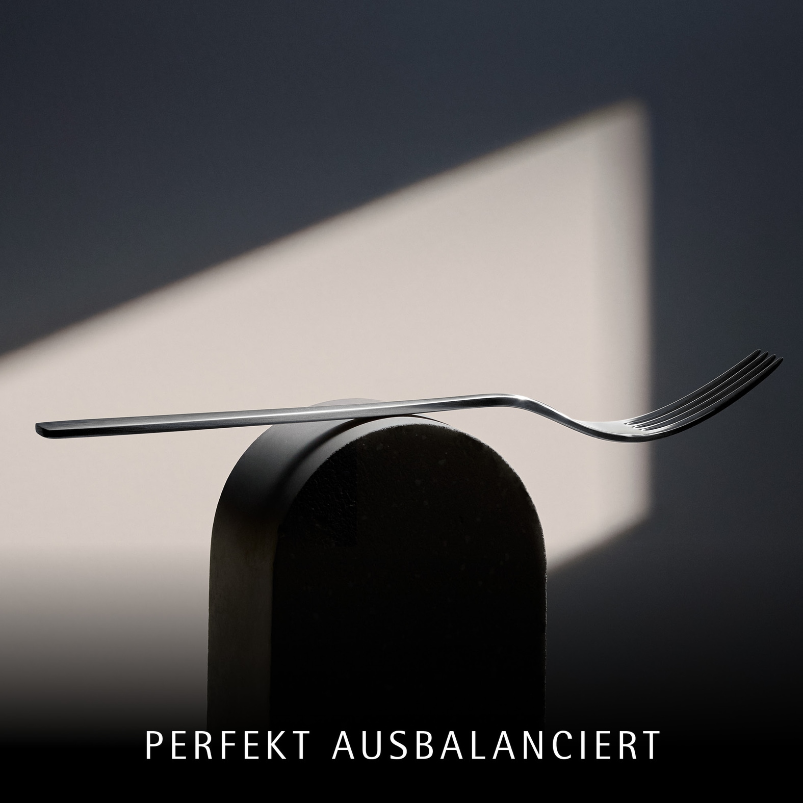 WMF Besteck-Set »Boston in edler Optik, ergonomische Haptik, Messer mit Wellenschliff« optimale Schärfe, rostfrei, edel, hochwertiger Besteckkasten