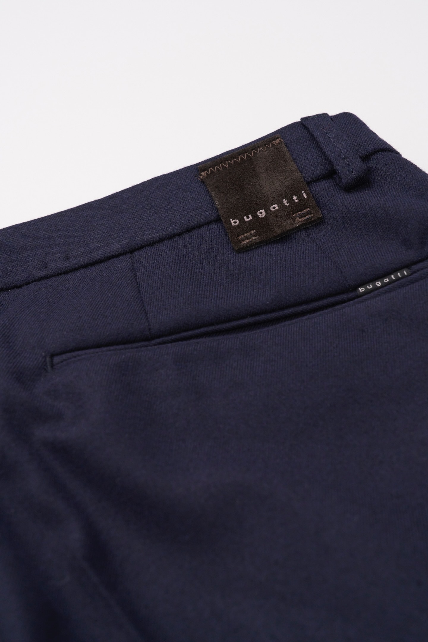 bugatti Stoffhose, mit moderner Form
