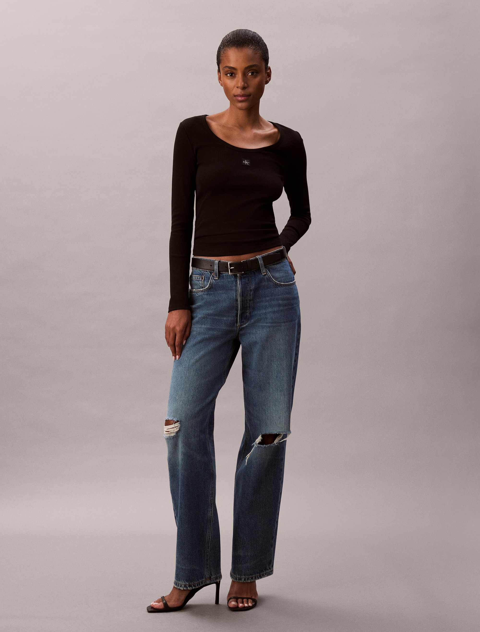 Calvin Klein Jeans Langarmshirt »LS WOVEN LABEL 2X2 RIB SCOOP NEC«, Mit Rundhalsausschnitt, regular fit